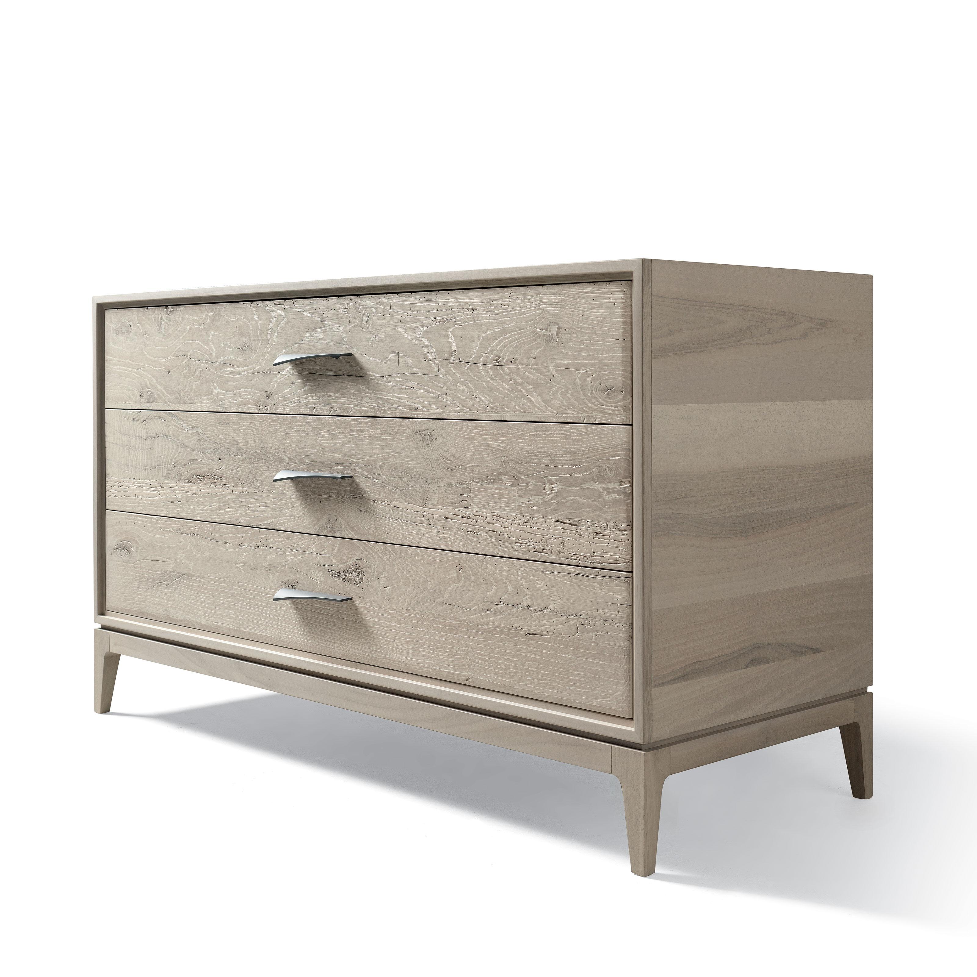 Velo solid wood dresser is the result of passion, skills, and refined craftsmanship. It features a structure in solid walnut blockboard and drawers in antique oak with a slightly inclined handle to add personality to the furniture. Thanks to the