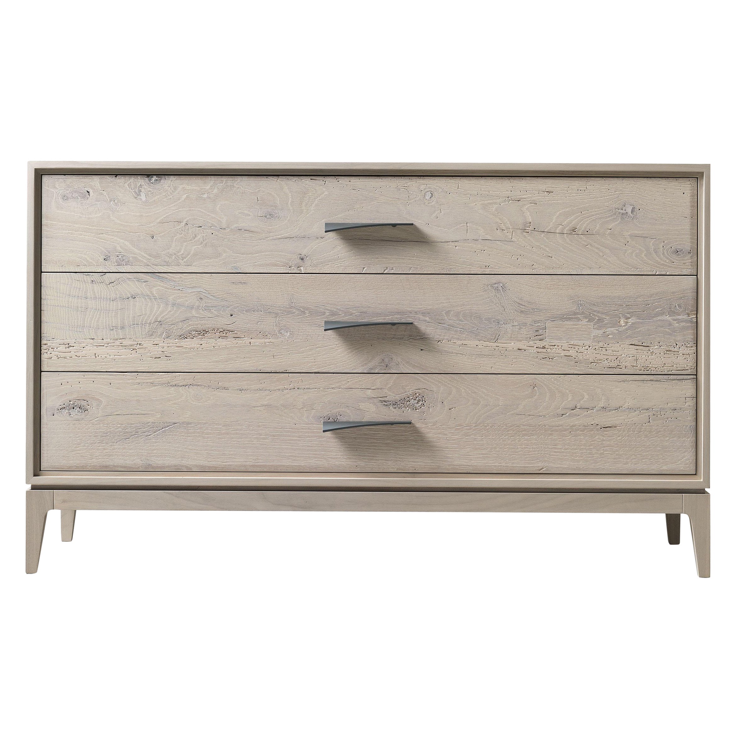 Comò in legno massiccio Velo, noce con finitura grigio naturale fatta a mano, contemporaneo