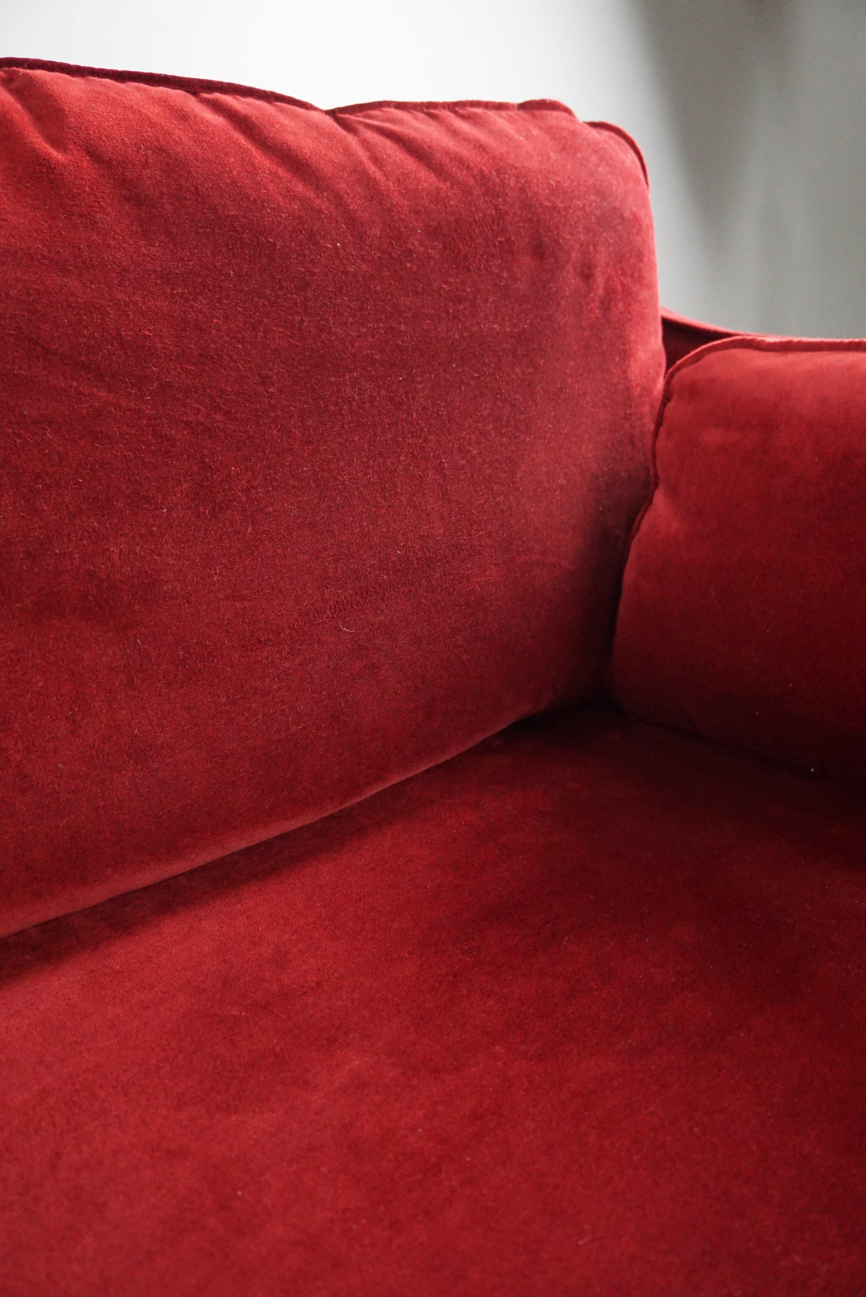 Velor 2.5 seater castle sofa with adjustable armrests For Sale 3
