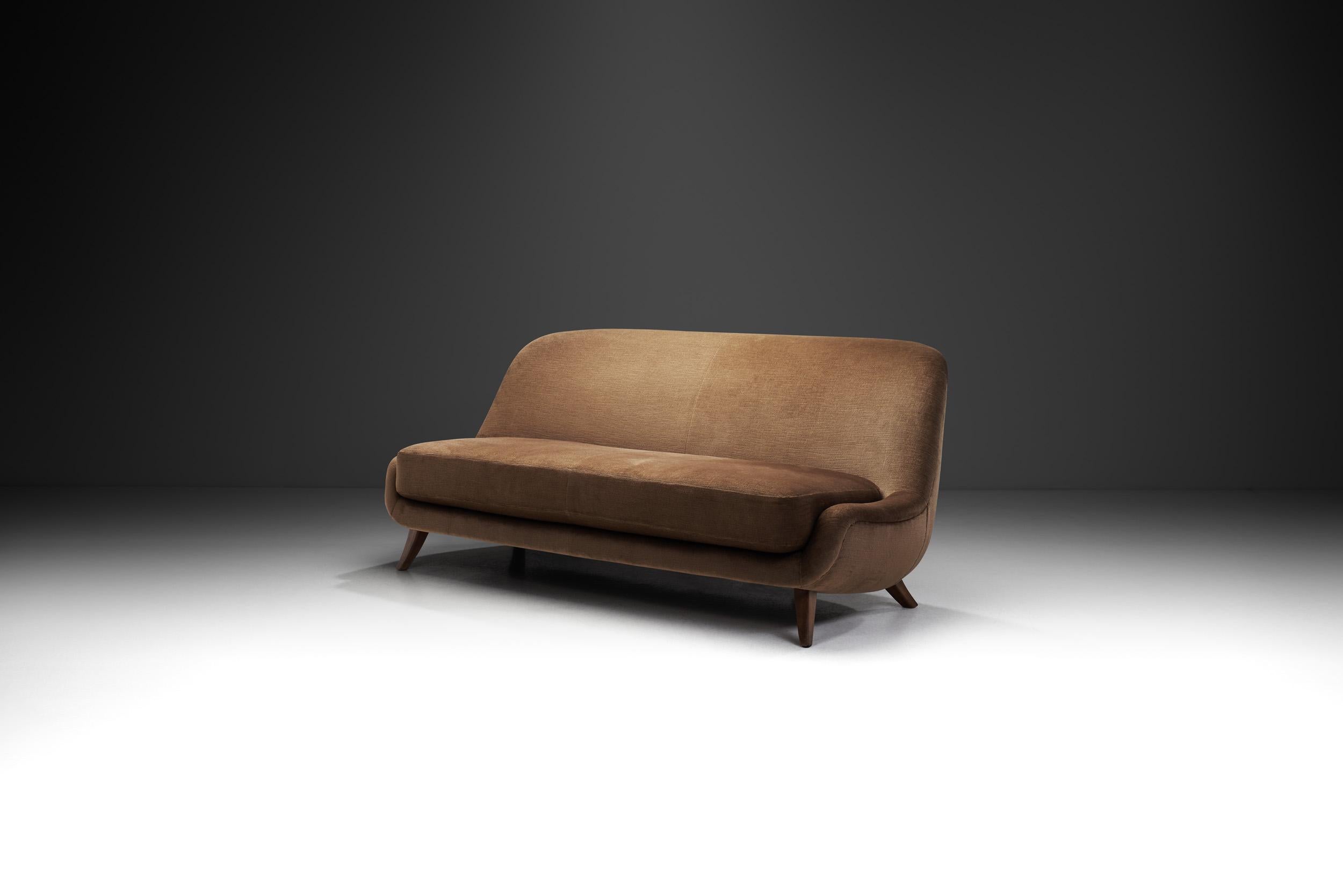 The designer of this sofa evidently attached great and equal importance to form and function. With an open design profile, this two-seater sofa carries with it some of the fundamental characteristics and ideals of mid-century