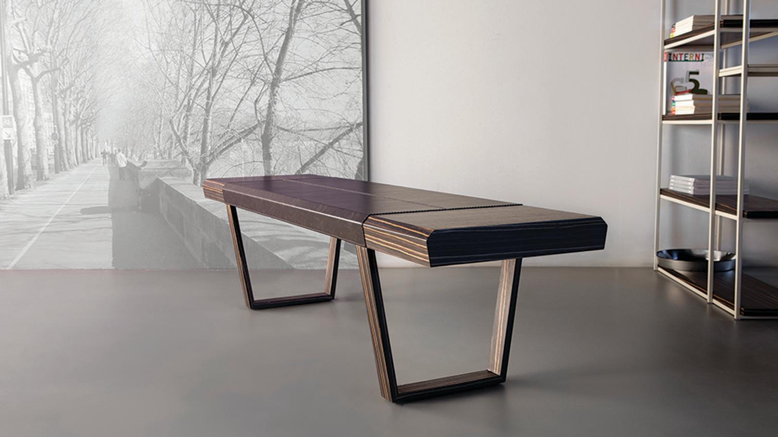Velox Bench by Doimo Brasil
Dimensions: W 180 x D 48 x H 46 cm 
Materials: Leather


With the intention of providing good taste and personality, Doimo deciphers trends and follows the evolution of man and his space. To this end, it translates into