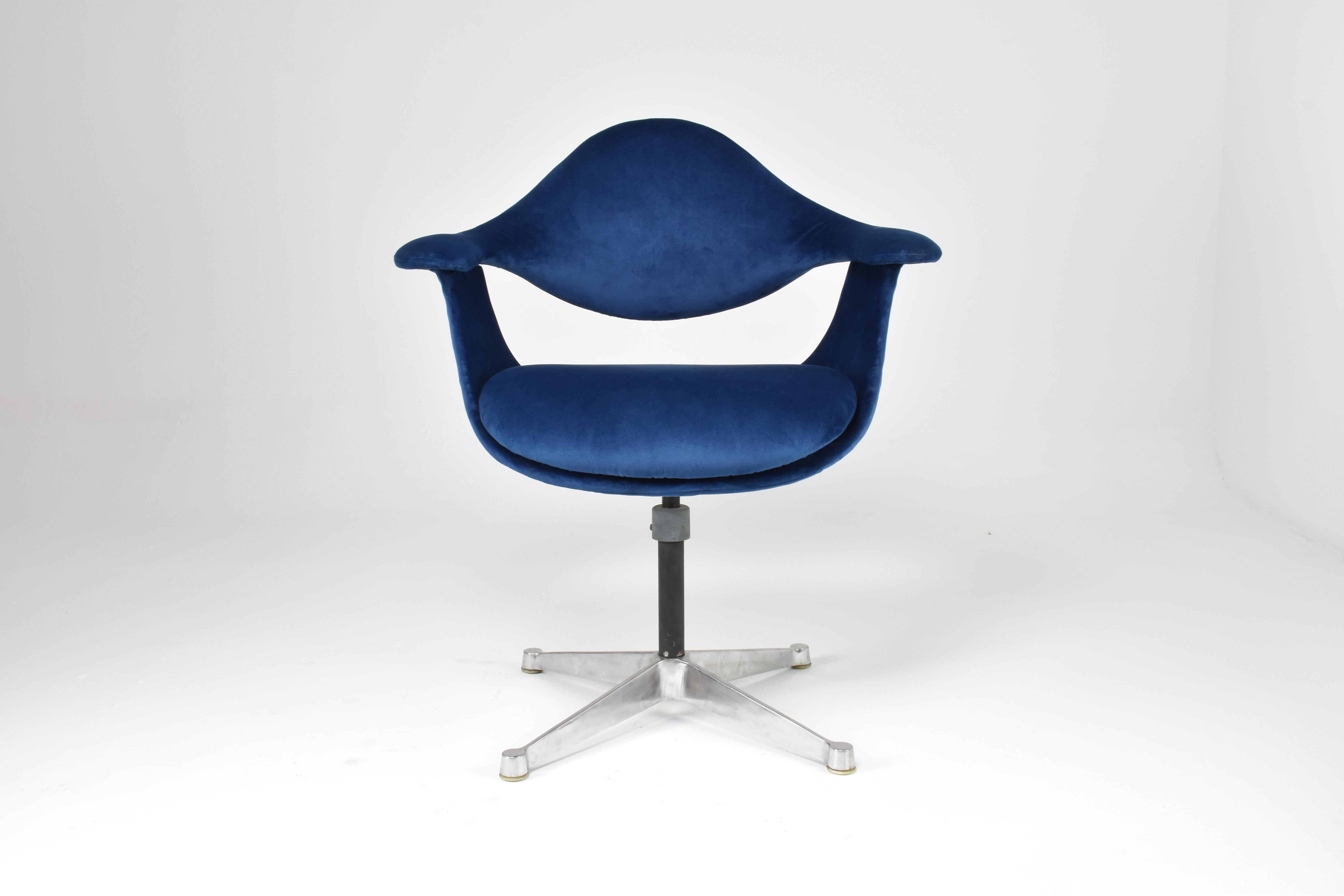 A 20th-century vintage George Nelson 'DAF' chair, design in the 1960's manufactured by ICF Cadsana in Milan. The base of the chair was designed by Charles Eames. This iconic office chair is constructed using cast aluminium and tubular steel,