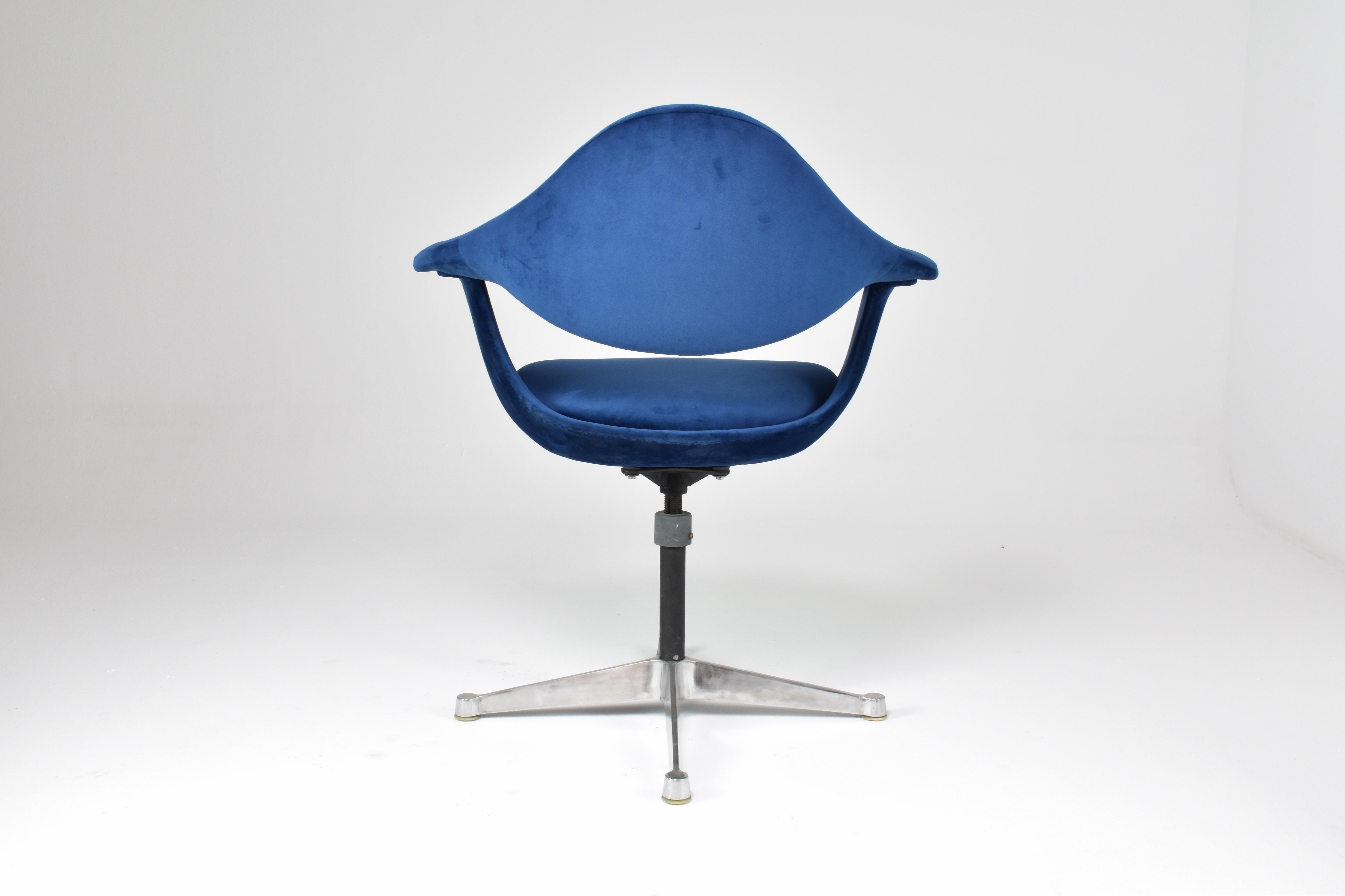 Velvet and Aluminum Armchair By George Nelson, USA, 1964s In Good Condition In Paris, FR