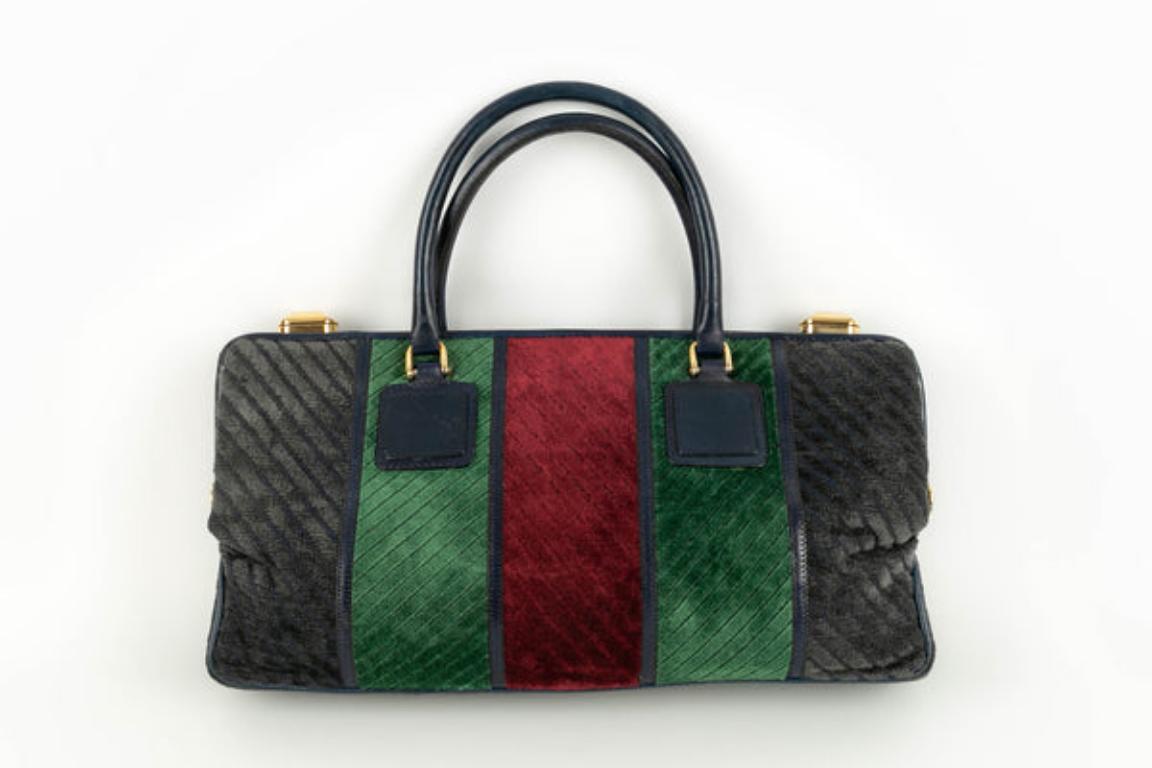 Noir Sac en velours et cuir bleu foncé en vente
