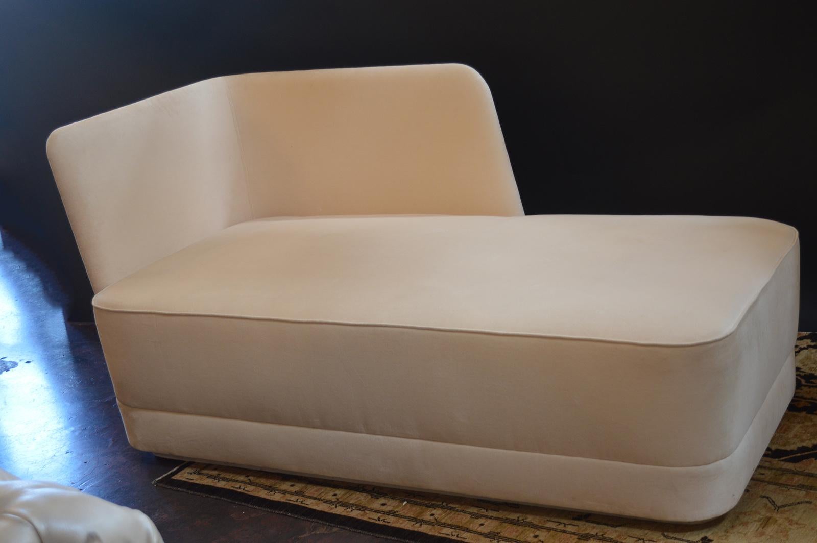 White velvet and pearl leather chaise longue. Newly upholstered.