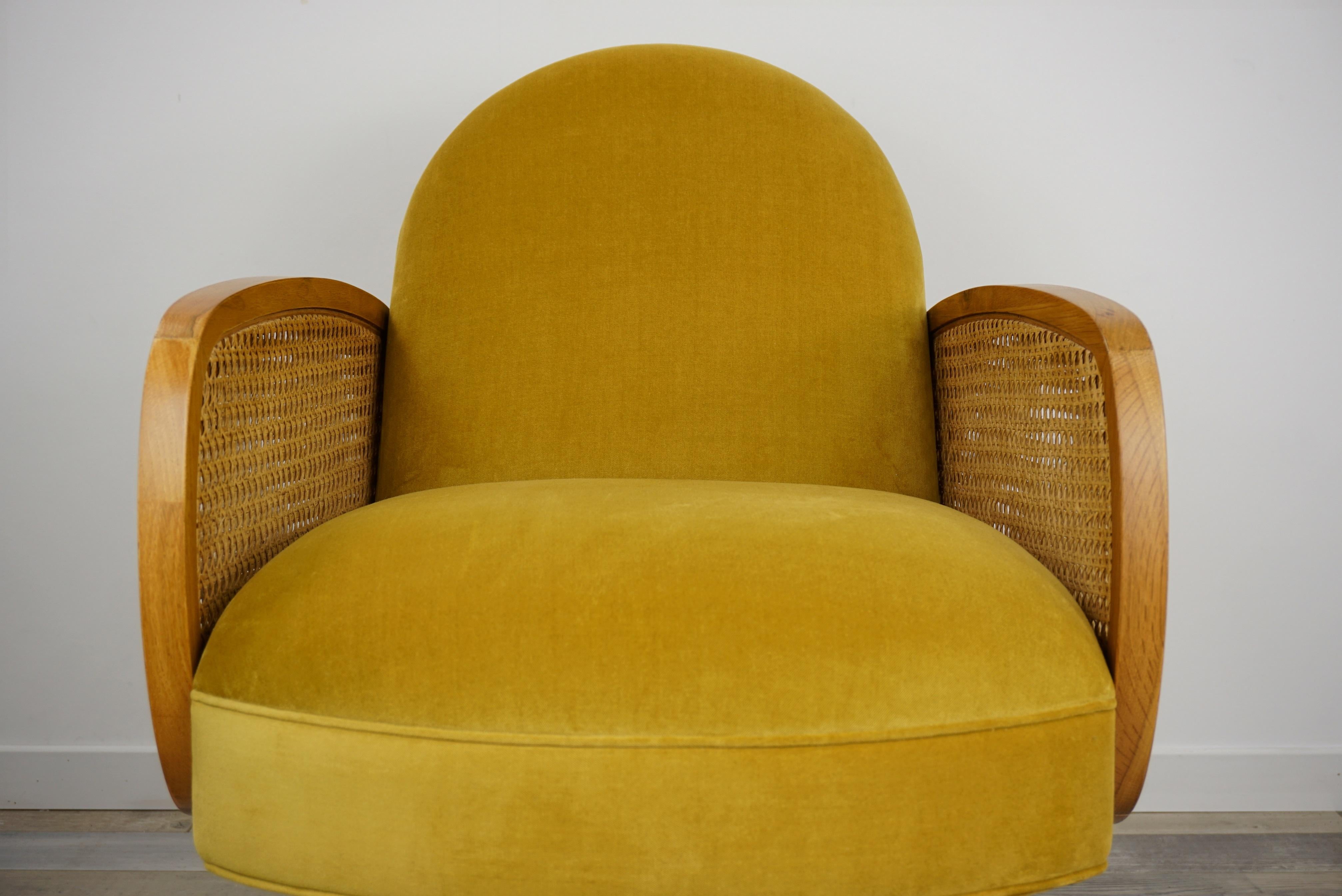 Paire de fauteuils confortables en bois de chêne et velours 8