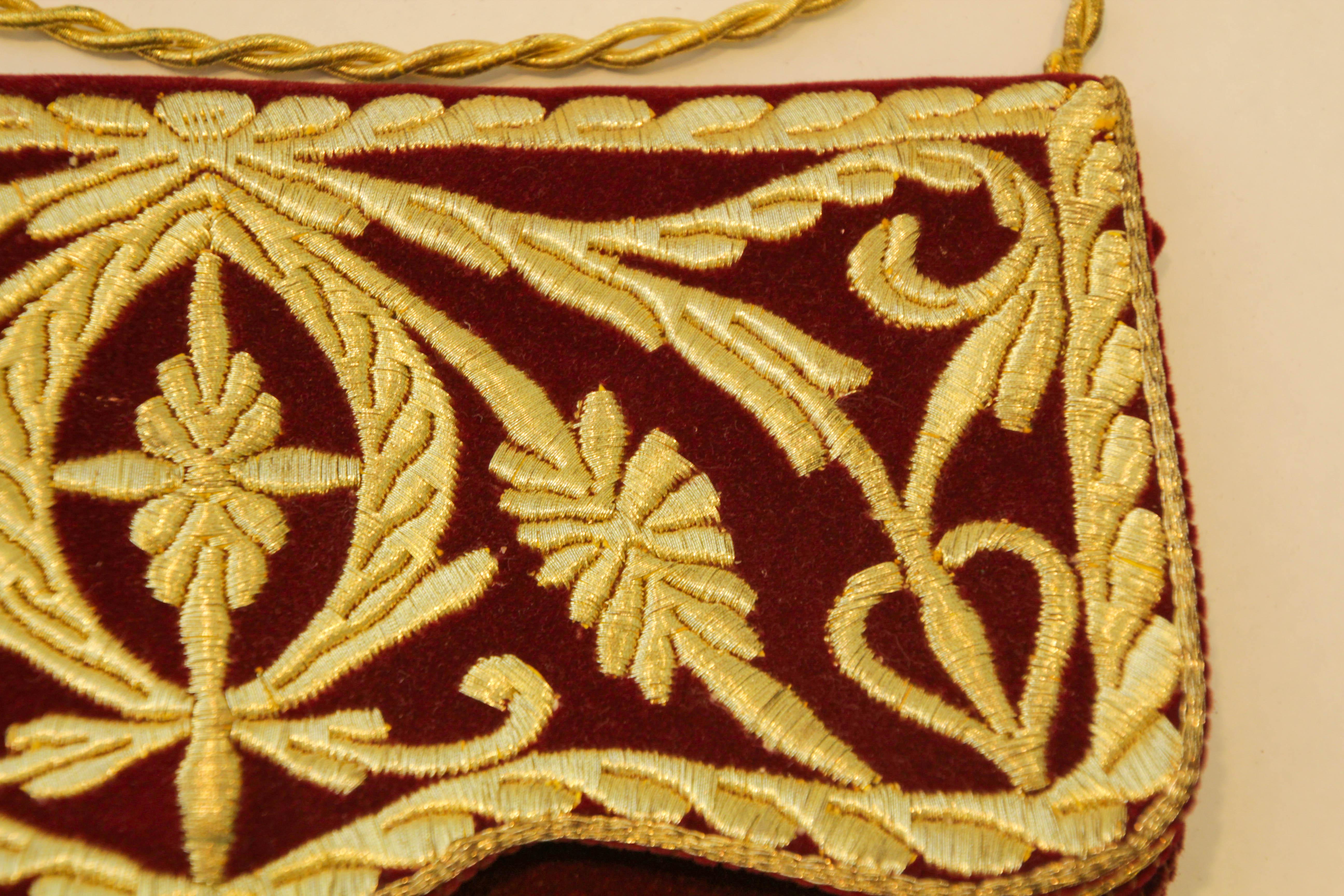 Red Velvet Embroidered 1960s Clutch Fez Morocco In Good Condition For Sale In North Hollywood, CA