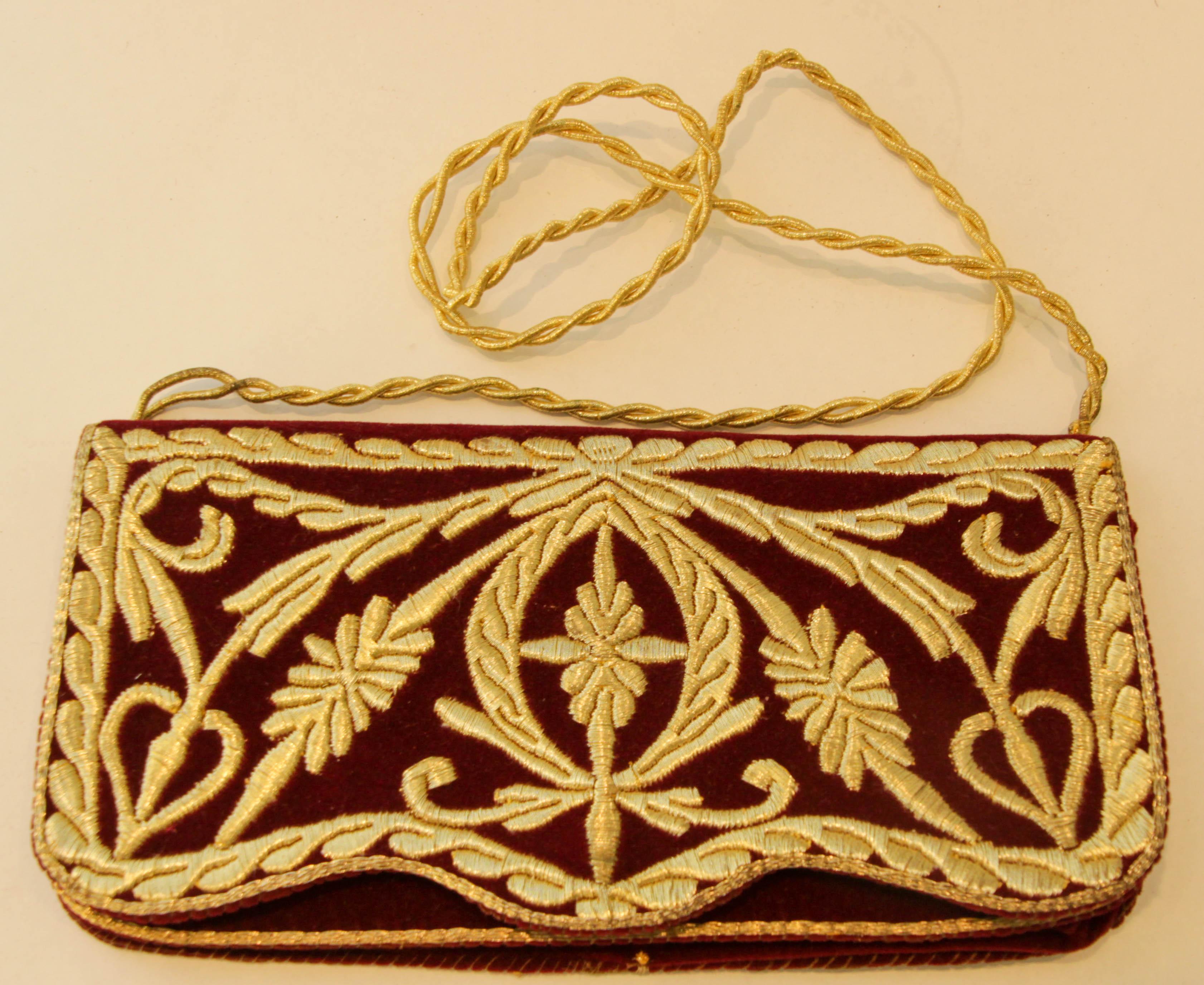 Red Velvet Embroidered 1960s Clutch Fez Morocco For Sale 1