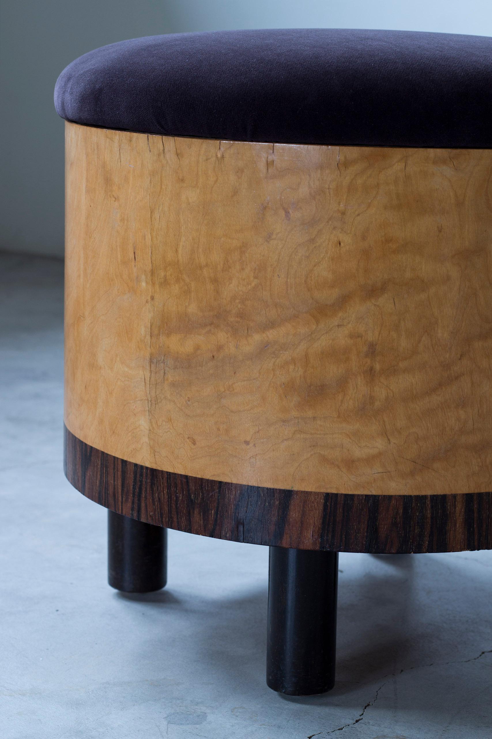 Velvet and Zebrano Art Deco Ottoman in the style of Otto Schulz, Sweden 1920-30s principios del siglo XX en venta