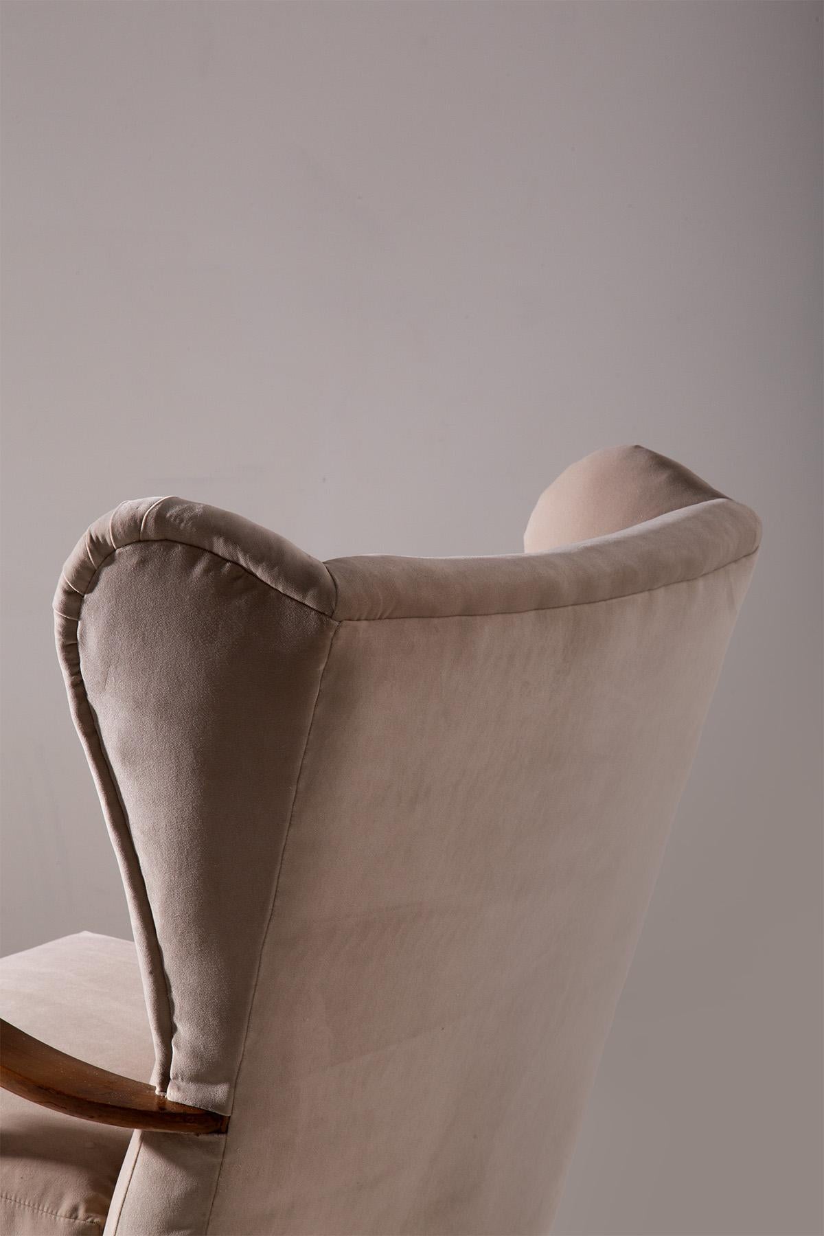 Italian Velvet armchair in the style of Paolo Buffa For Sale