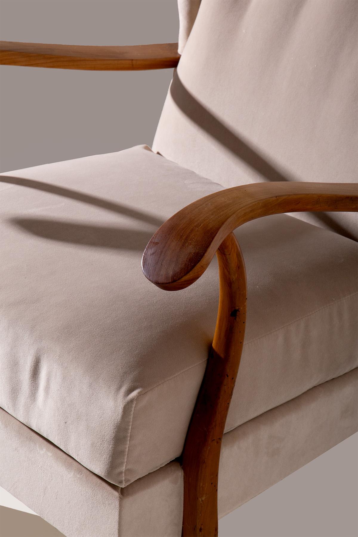 Mid-20th Century Velvet armchair in the style of Paolo Buffa For Sale