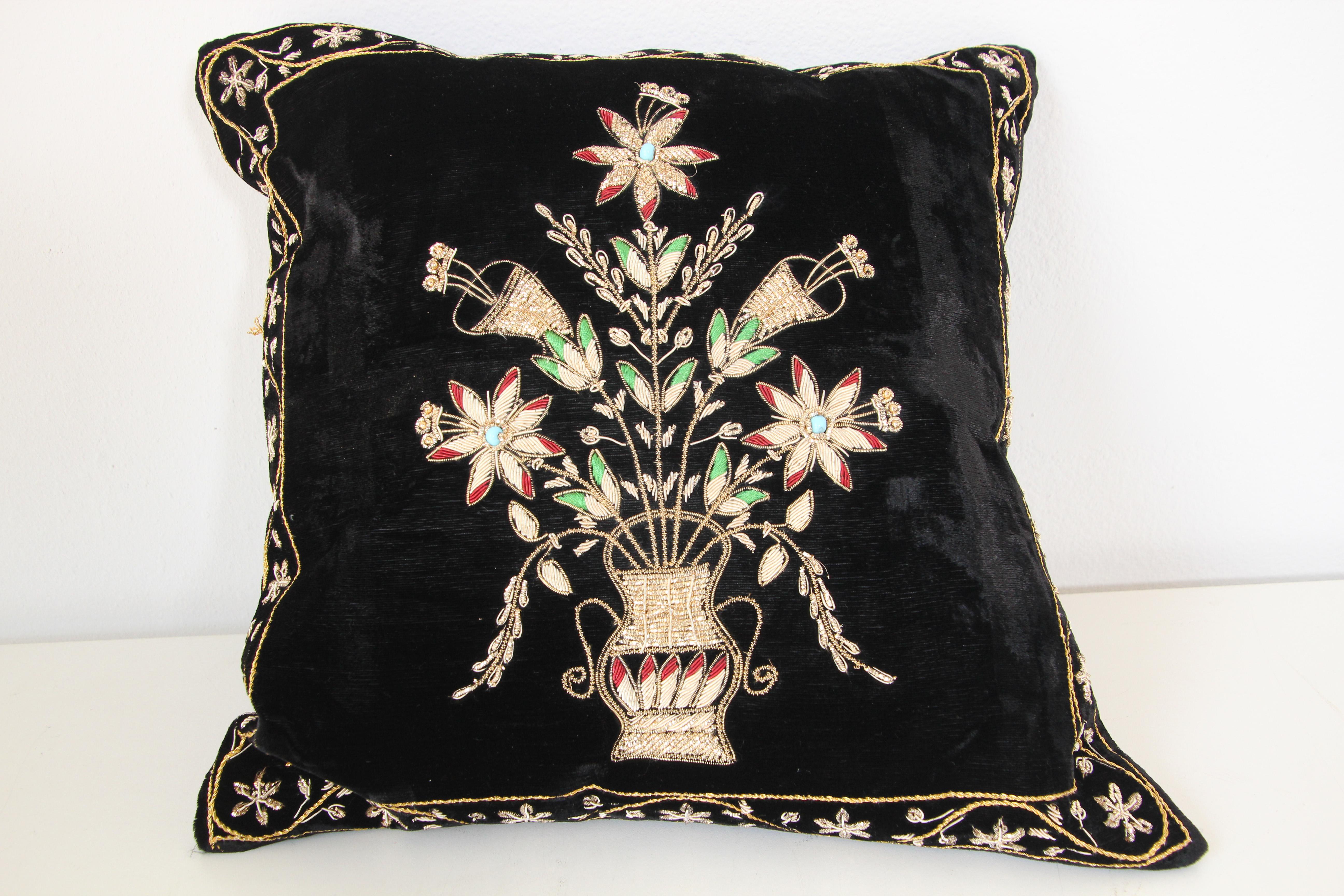 Velvet black silk pillow hand embroidered with gold threads and sequins depicting a vase with flowers.
Gold, emerald green, turquoise blue and ruby red with turquoise pearl hand embroidered in velvet.
Handcrafted luxury throw pillow.
Silk backed