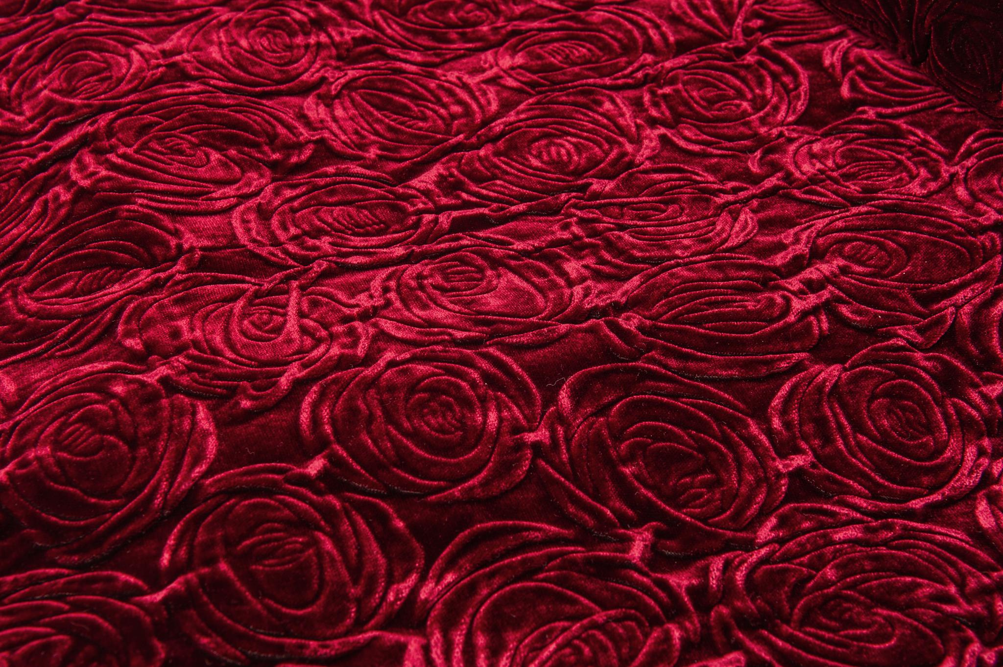 Velvet Swell Blanket with Purple Roses 2