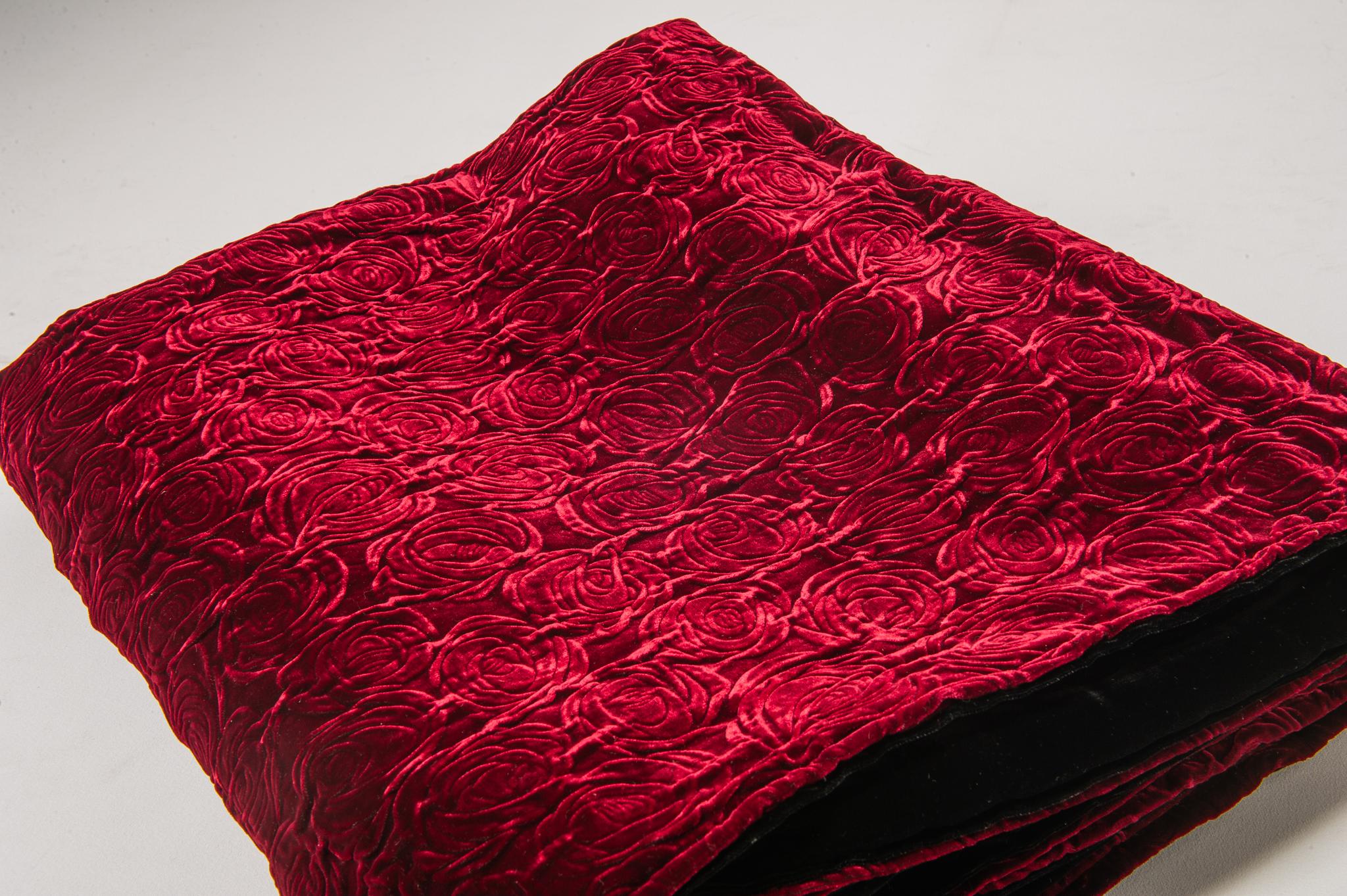 Contemporary Velvet Swell Blanket with Purple Roses