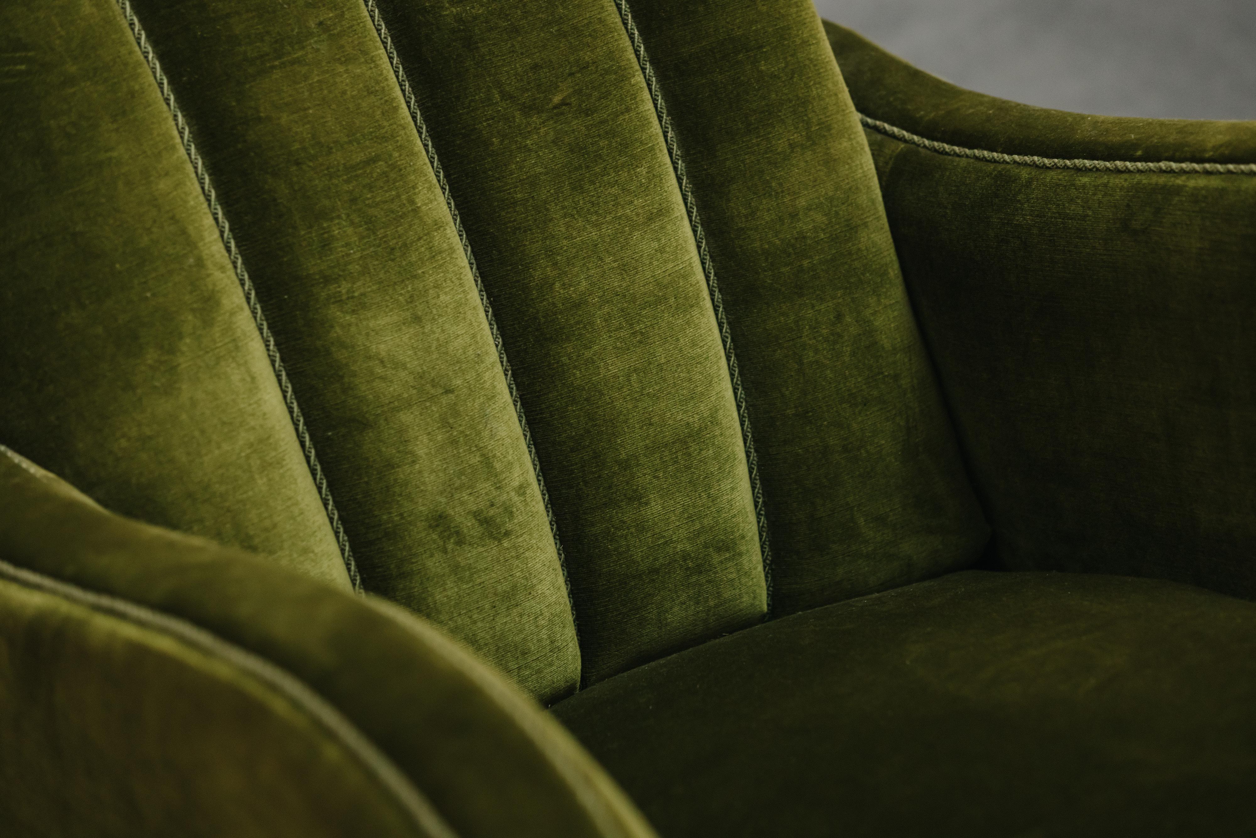 Sillón de terciopelo acanalado de Francia, circa 1940 en venta 4