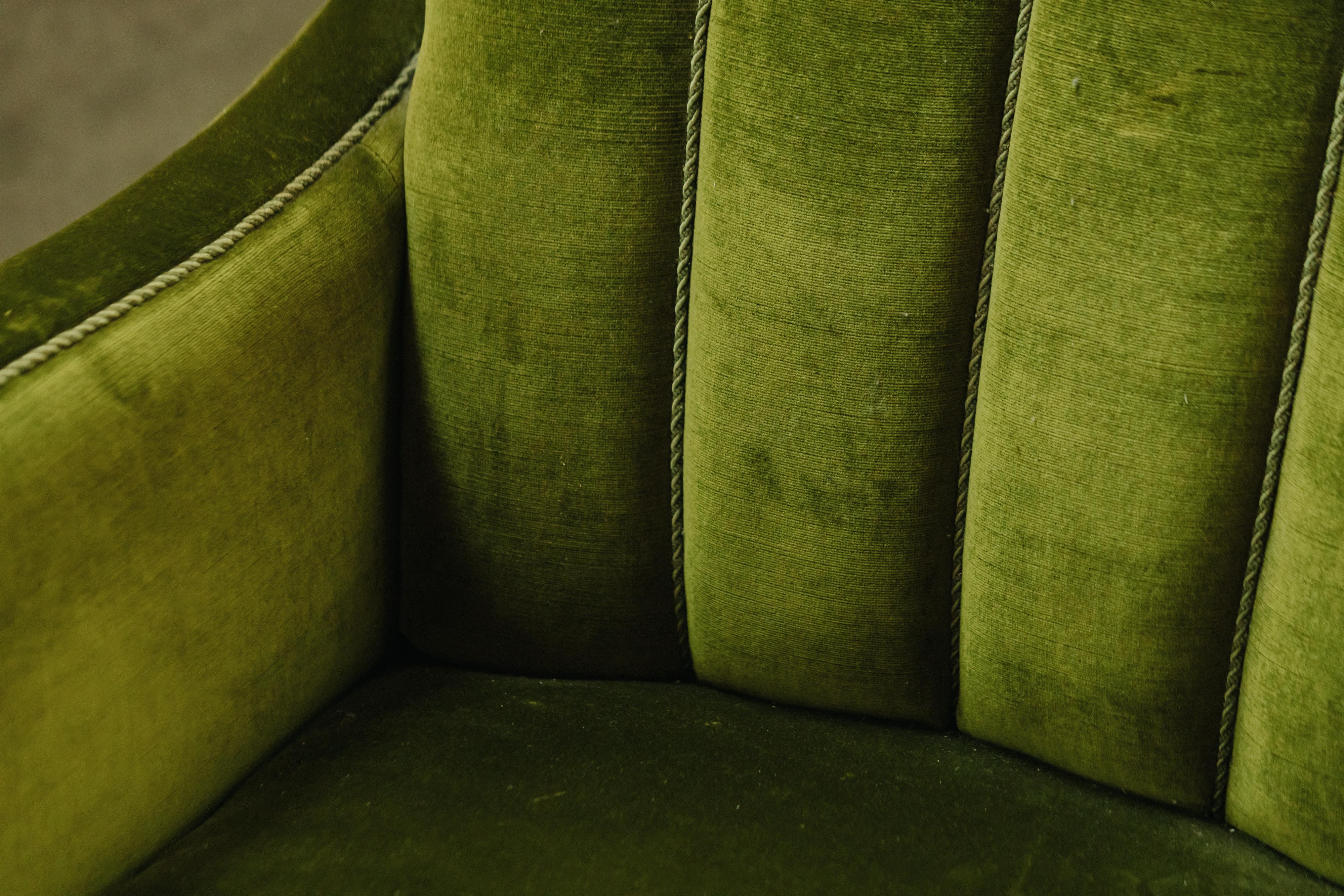 Sillón de terciopelo acanalado de Francia, circa 1940 en venta 1