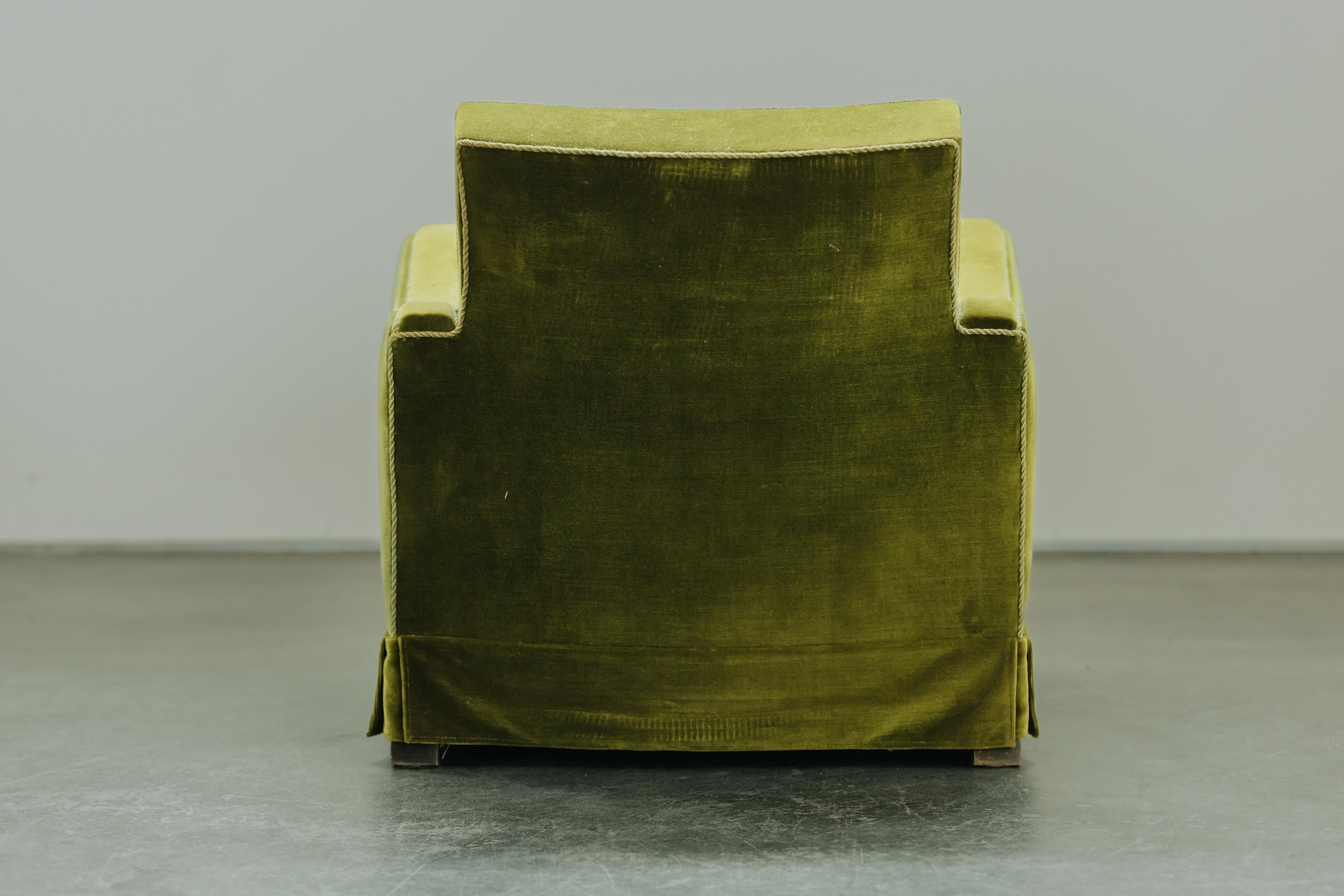 Sillón de terciopelo acanalado de Francia, circa 1940 en venta 3
