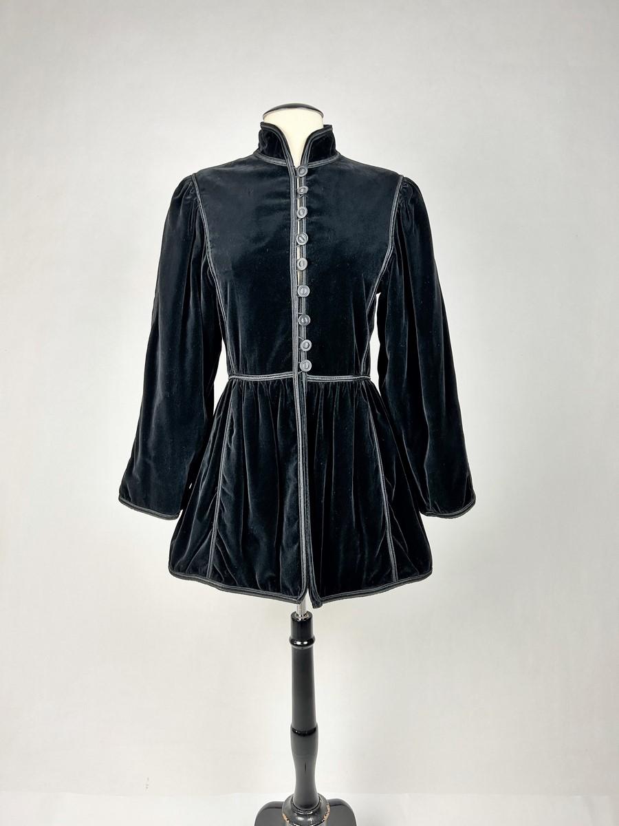 Black Velvet coat by Yves Saint Laurent Rive Gauche - Ballets Russes Opera collection For Sale