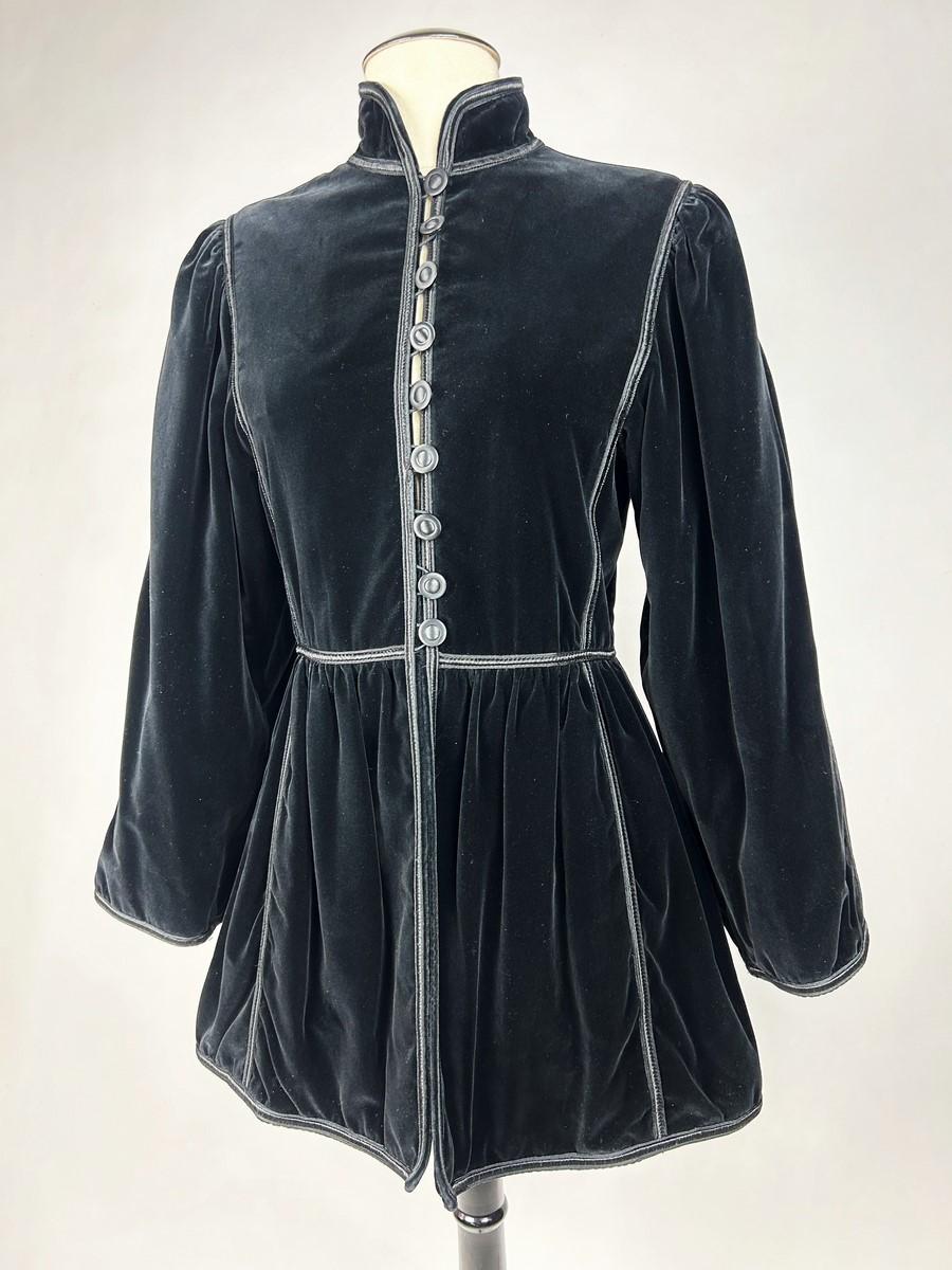 Velvet coat by Yves Saint Laurent Rive Gauche - Ballets Russes Opera collection In Good Condition For Sale In Toulon, FR