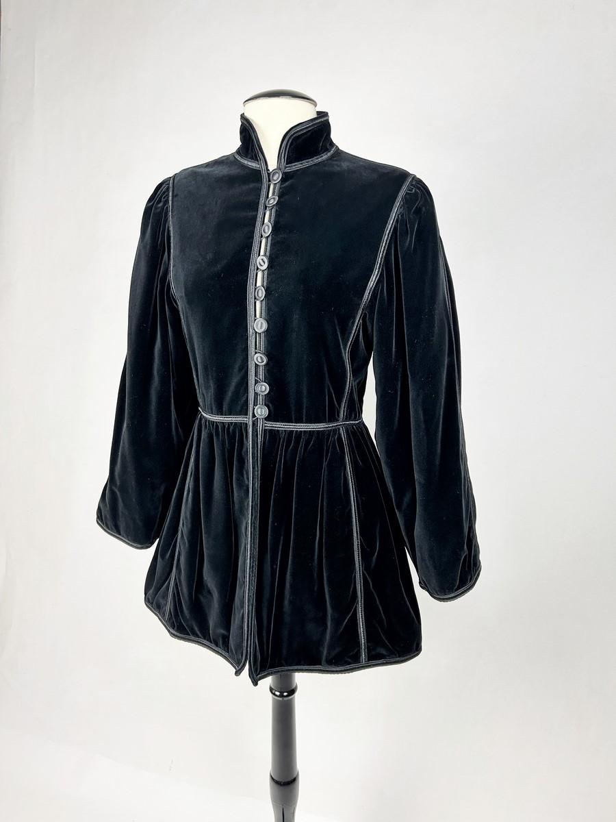 Velvet coat by Yves Saint Laurent Rive Gauche - Ballets Russes Opera collection For Sale 1