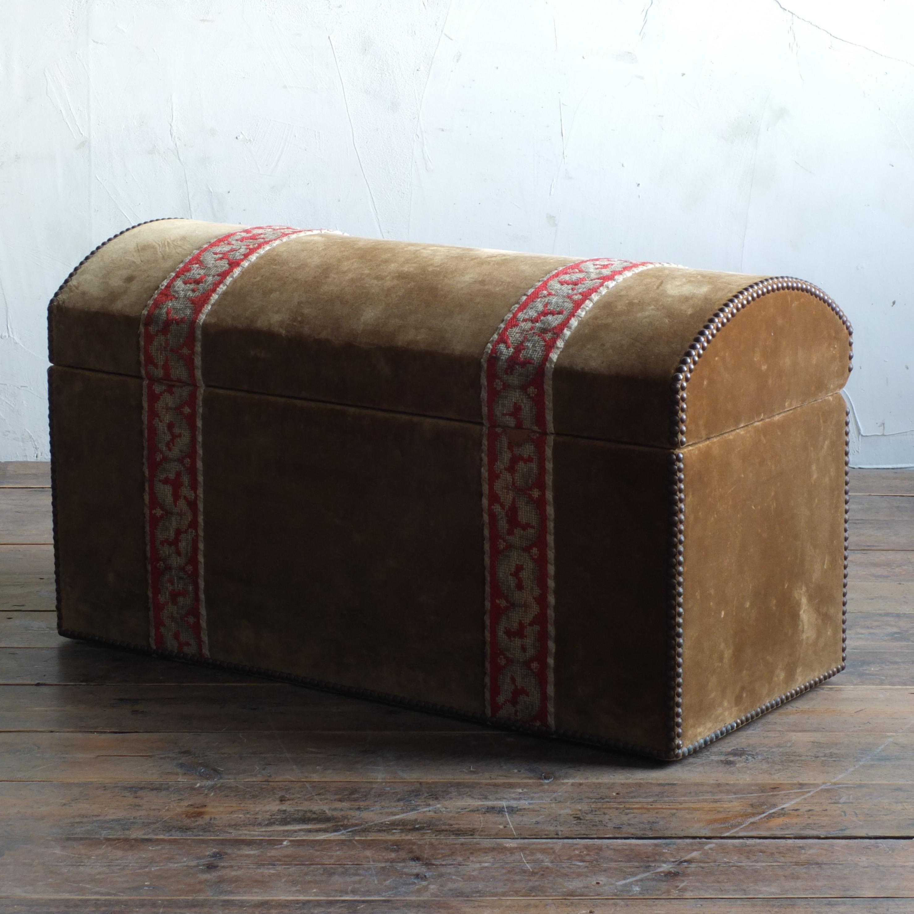 Velvet Covered Pine Domed Top Blanket Box In Good Condition For Sale In Batley, GB