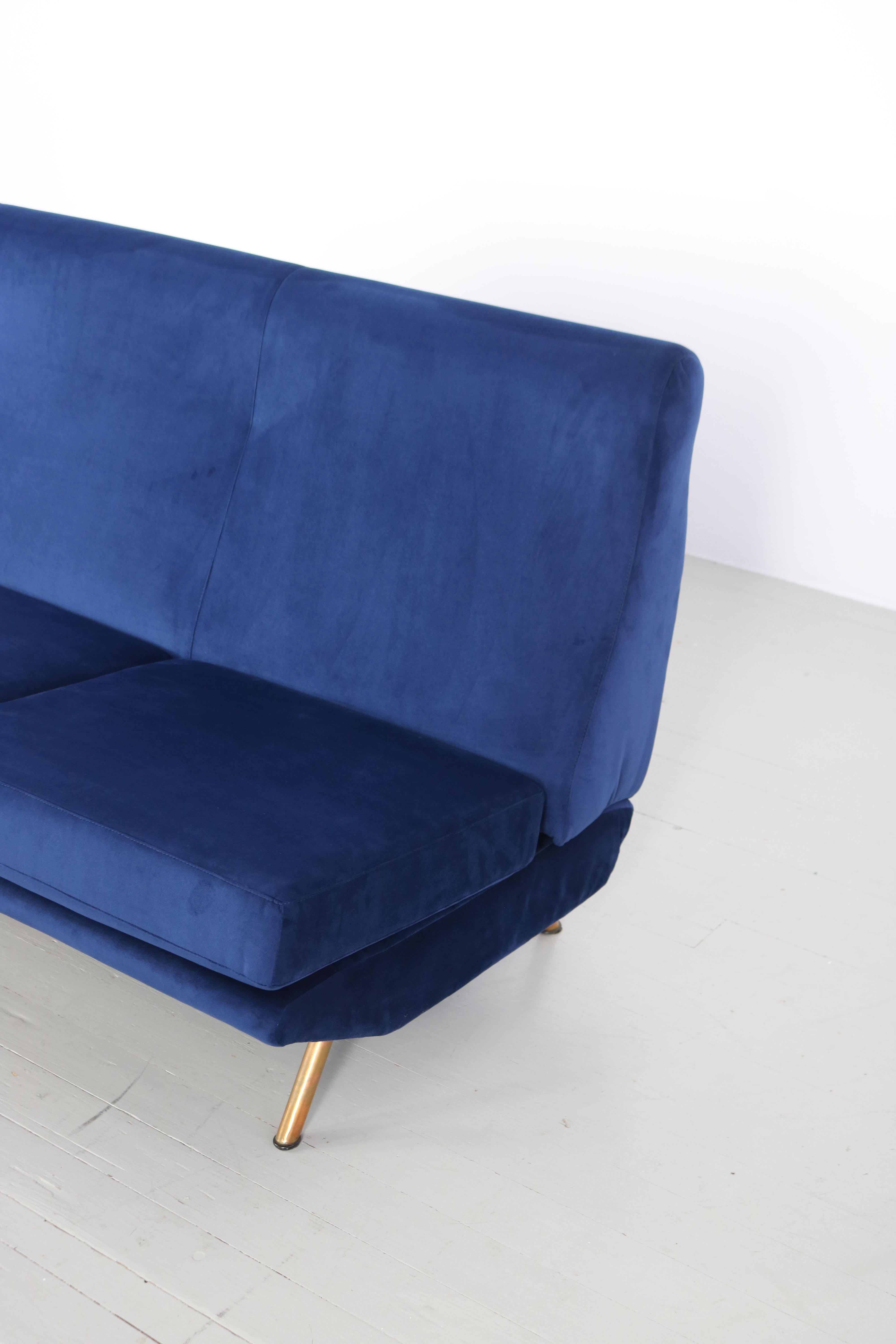 Canapé à trois places en velours bleu profond Modèle Triennale, Marco Zanuso, Arflex, 1956 en vente 10