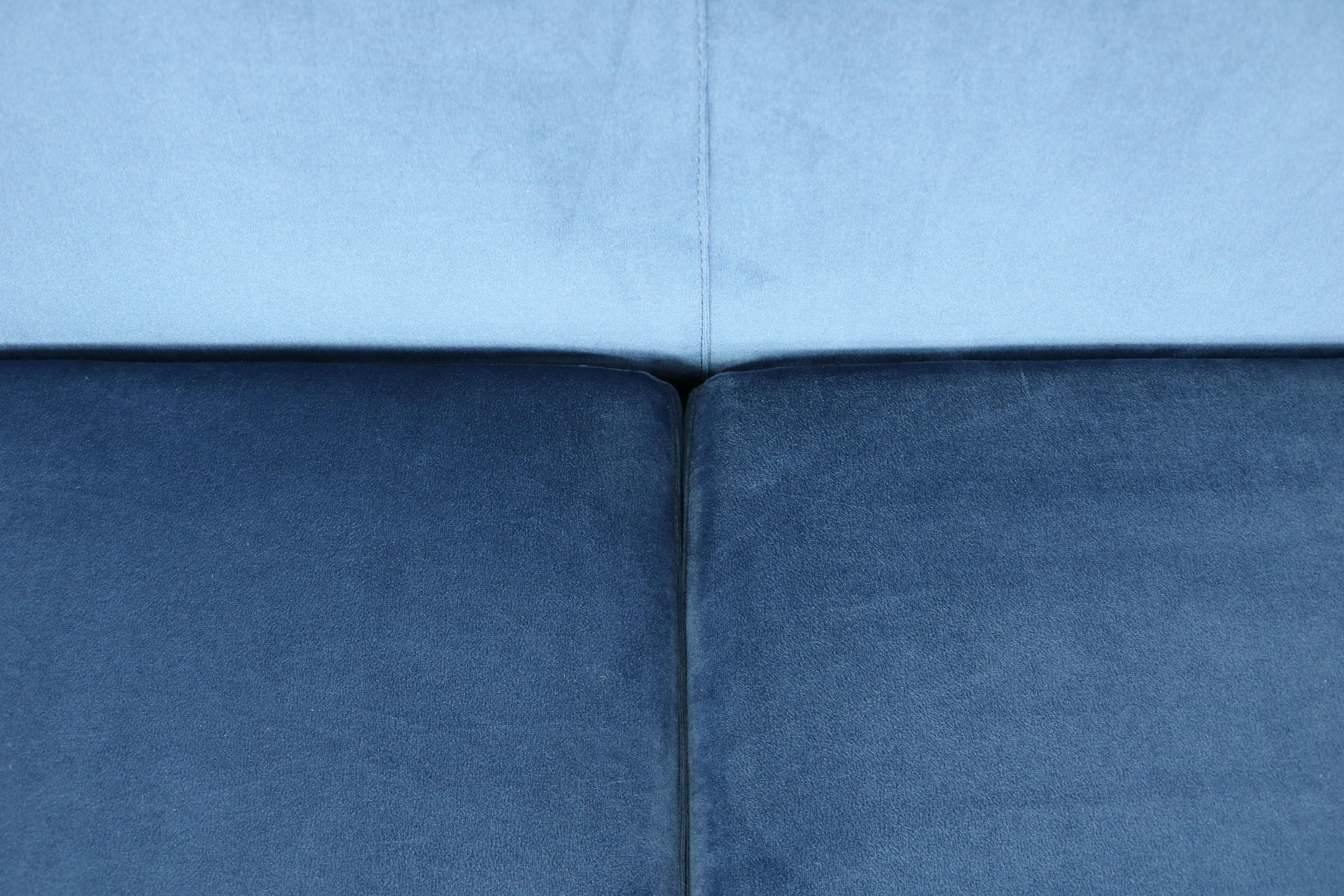 Velvet Deep Blue Three-Seat Sofa Model “Triennale”, Marco Zanuso, Arflex, 1956 For Sale 11