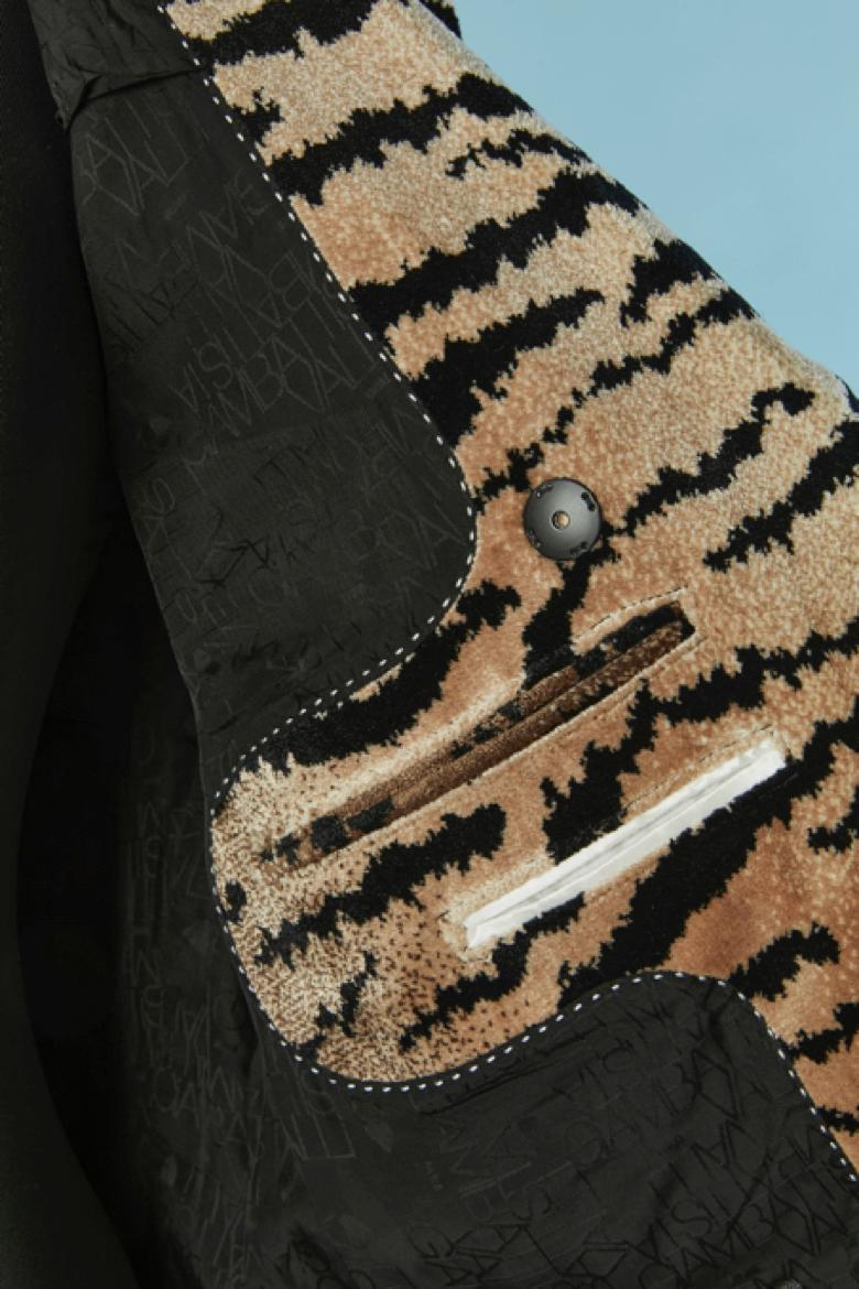Chaqueta de terciopelo de doble botonadura con estampado animal GIAMBATTISTA VALLI Y H&M Hombre en venta 3