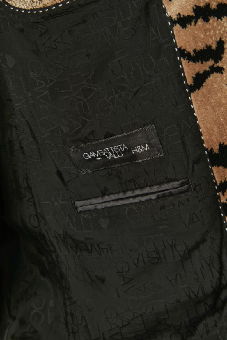 Chaqueta de terciopelo de doble botonadura con estampado animal GIAMBATTISTA VALLI Y H&M Hombre en venta 4