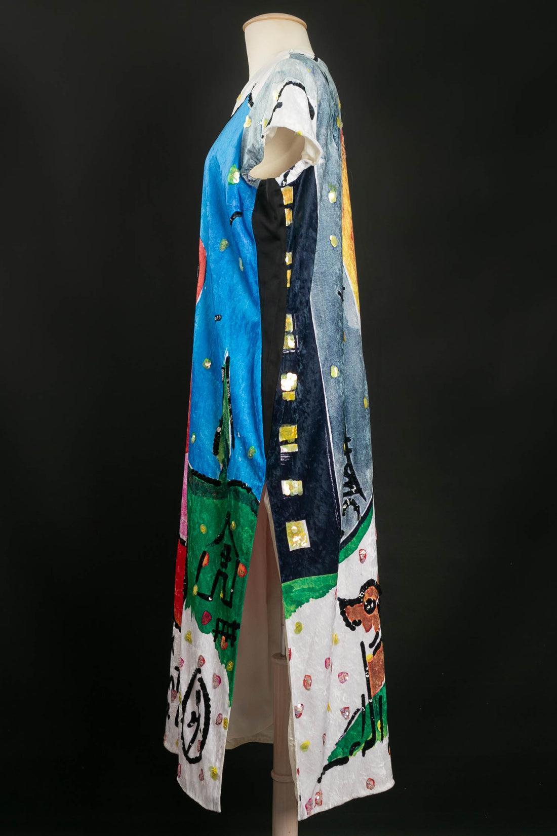 Castelbajac - Robe longue en velours décorée de paillettes. Pas de Label de taille ni de composition, il correspond à une taille 36FR/38FR.

Informations complémentaires : 
Dimensions : Largeur des épaules : 40 cm, Poitrine : 58 cm, Longueur des
