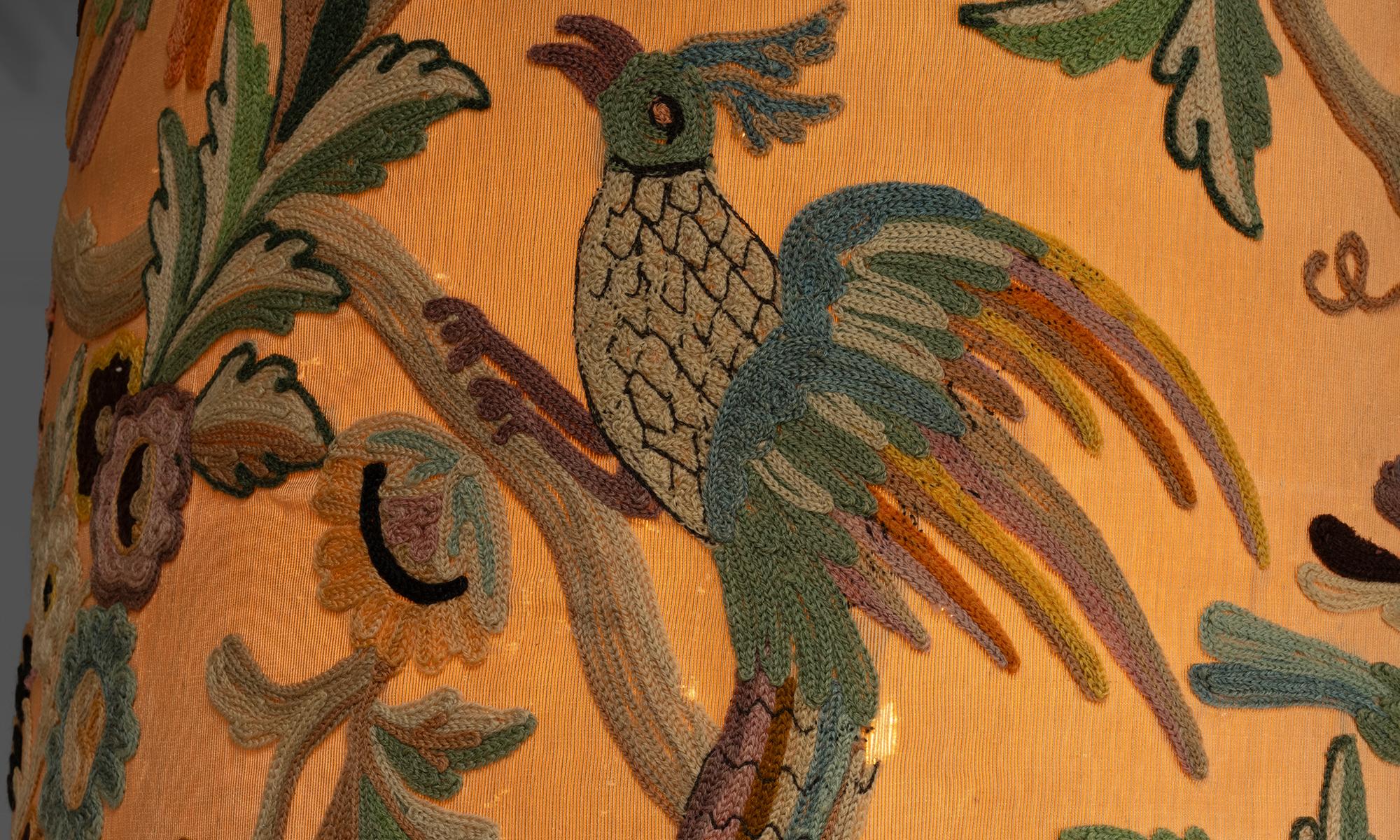 Brodé Lampadaire en velours, Angleterre circa 1900 en vente