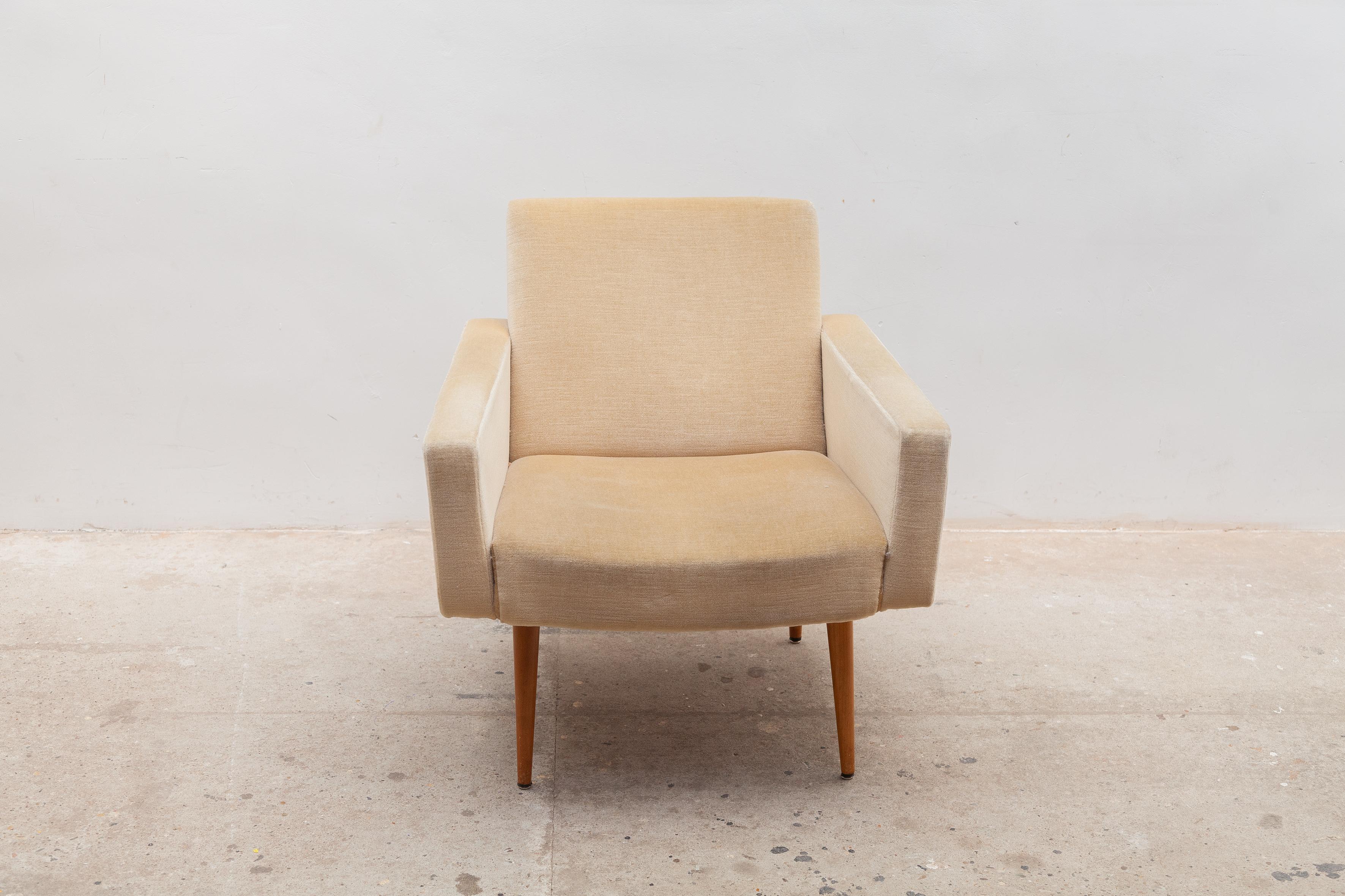 Midcentury armchair manufactured and designed by Walter Knoll 