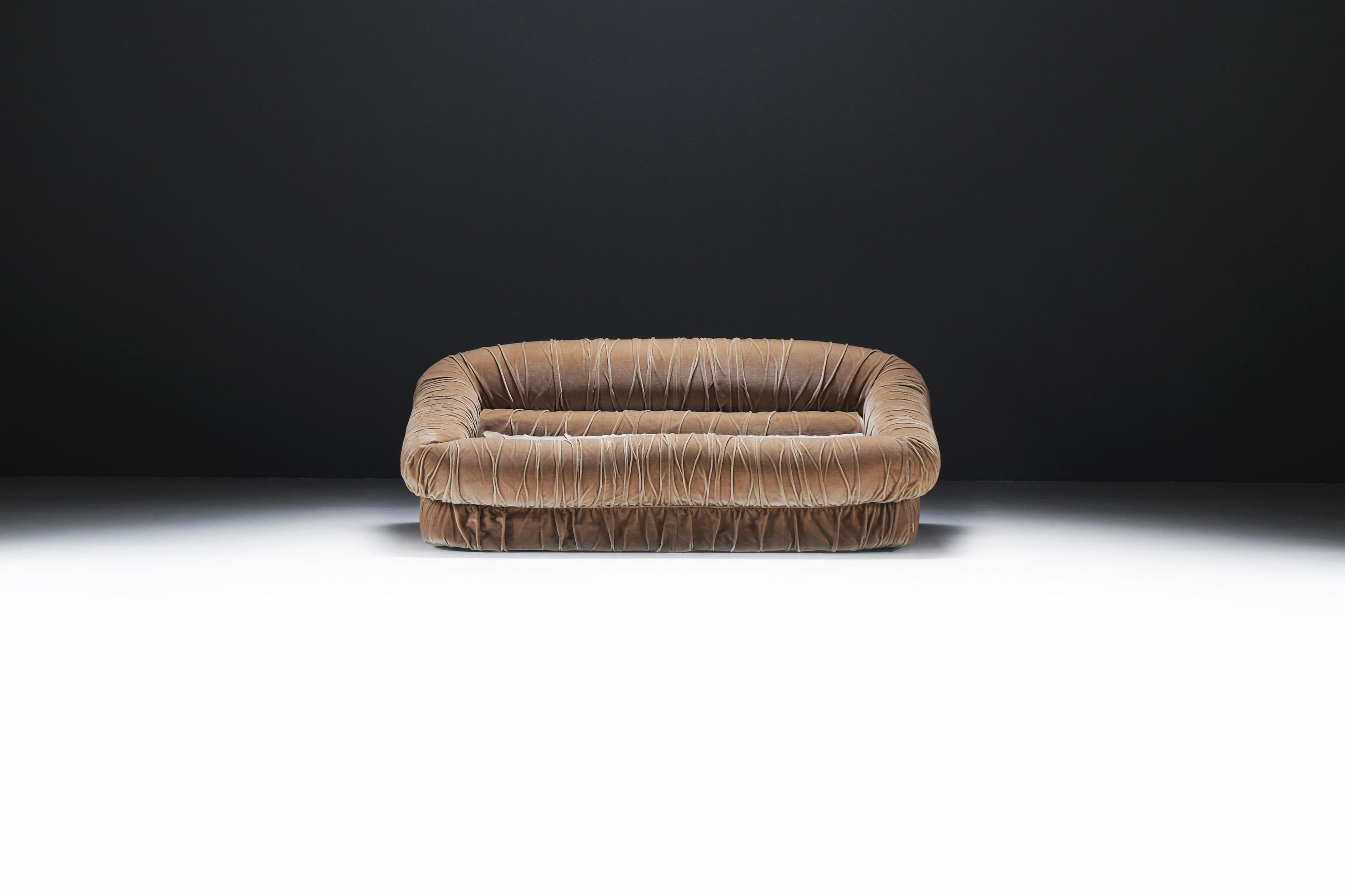 Fantastic and very comfortable Italian velvet sofa in a perfect vintage condition.  .Designed by De Pas, D’Urbino & Lomazzi for Dall’Oca 1970s.

These chairs are in a stunning original vintage condition and have a beautiful high quality velvet