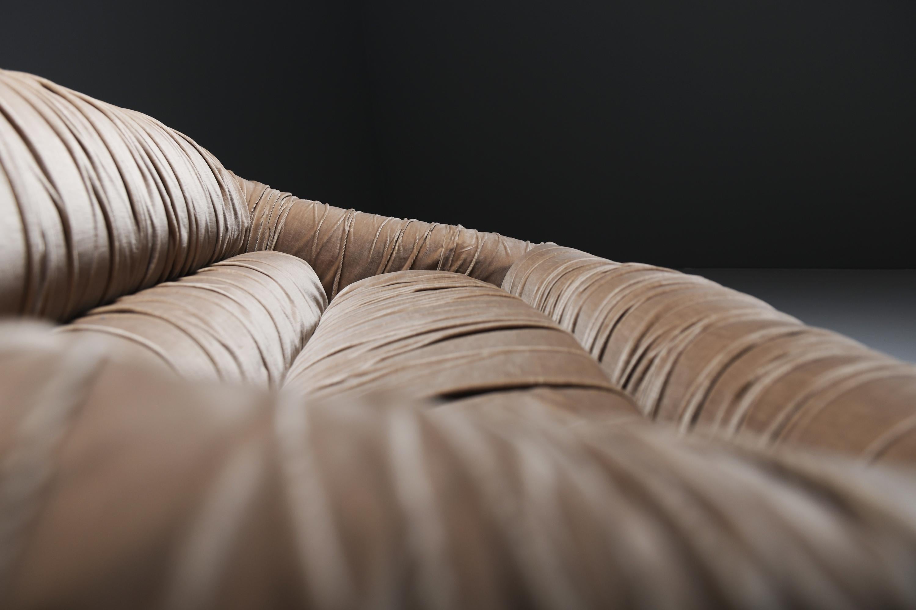 Velvet lounge sofa by De Pas D’Urbino Lomazzi for Dall’Oca 7