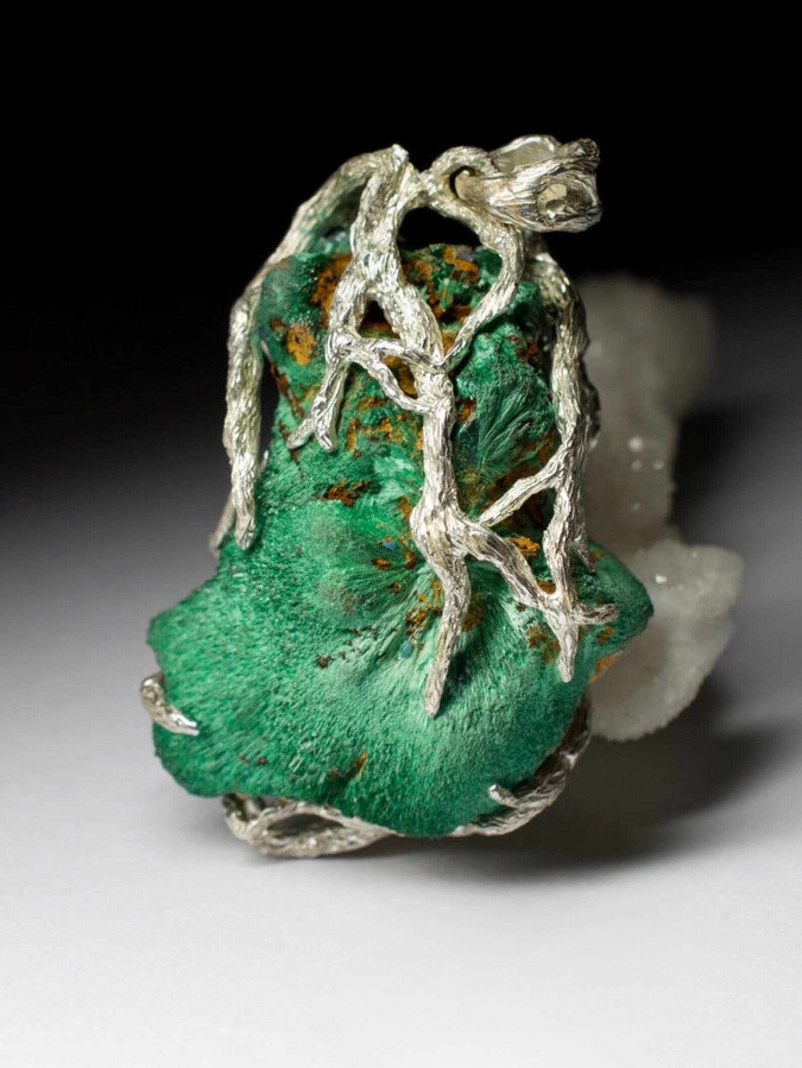 Collier en velours malachite vert argenté forest cristal naturel brut vintage en vente 3