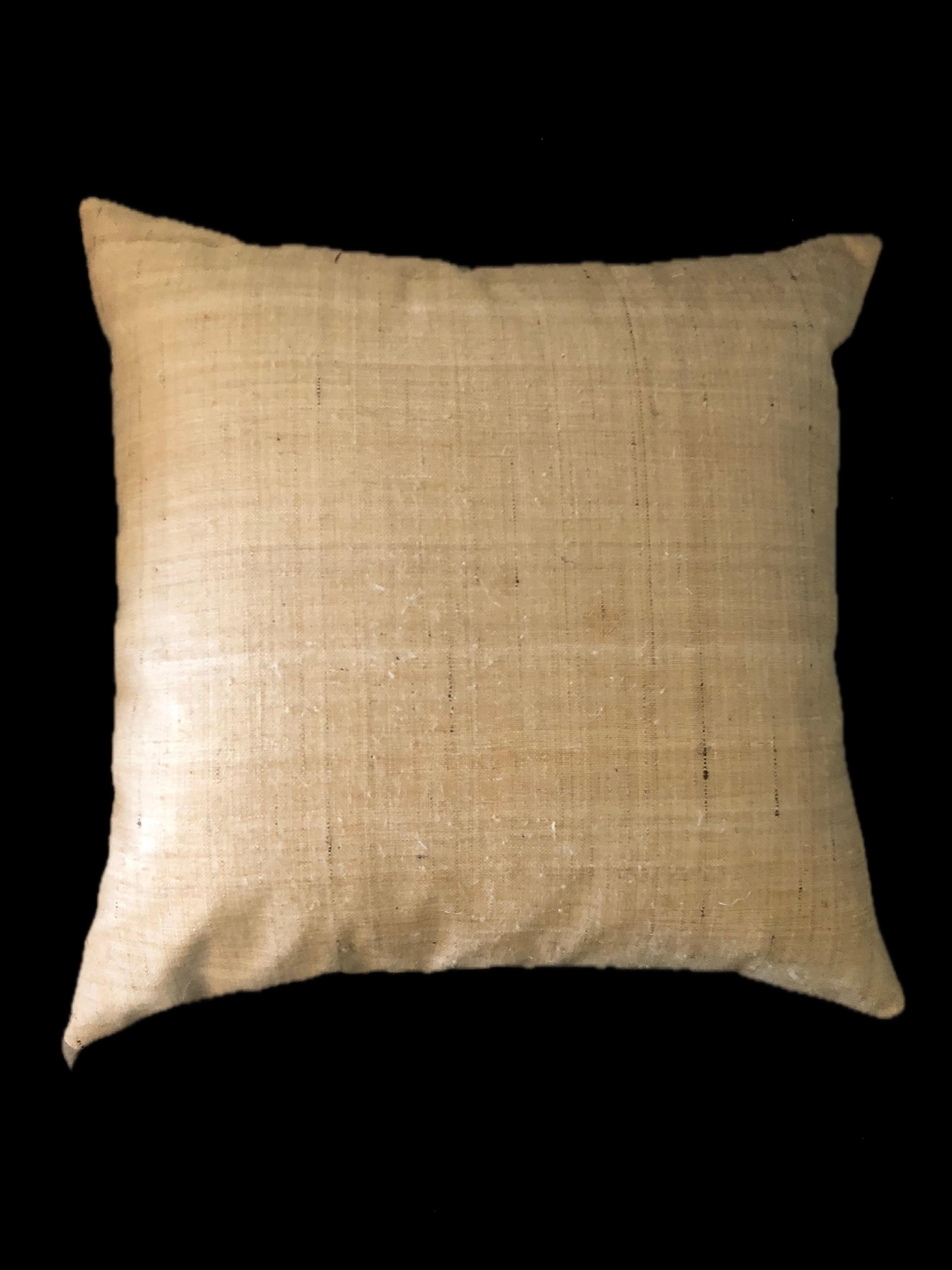 Kissen aus Samt mit Vintage-Indianer Sari-Textil eingefasst (Neoklassisch) im Angebot