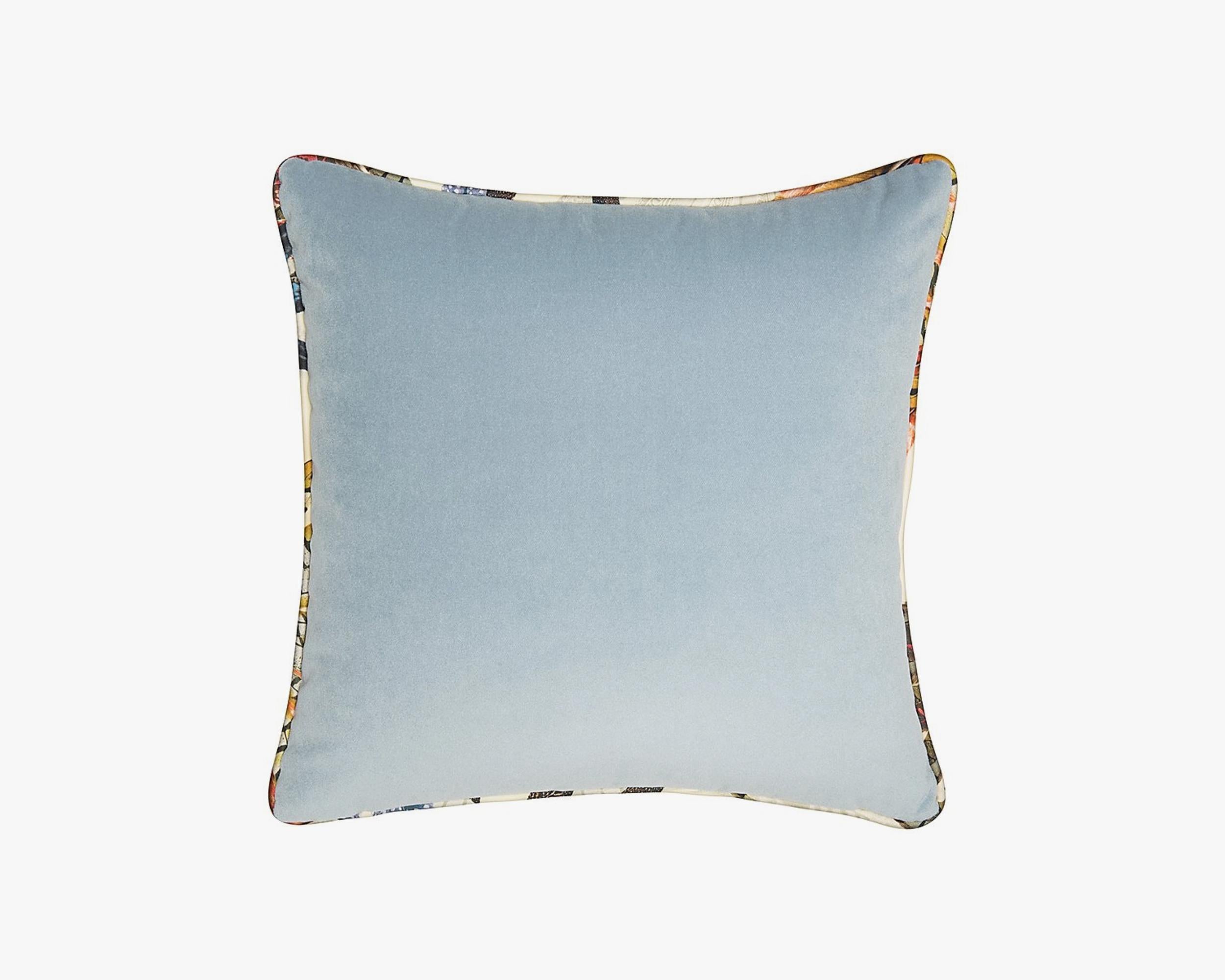 Velvet Pillow with Casamance Applique Detail (Moderne der Mitte des Jahrhunderts) im Angebot