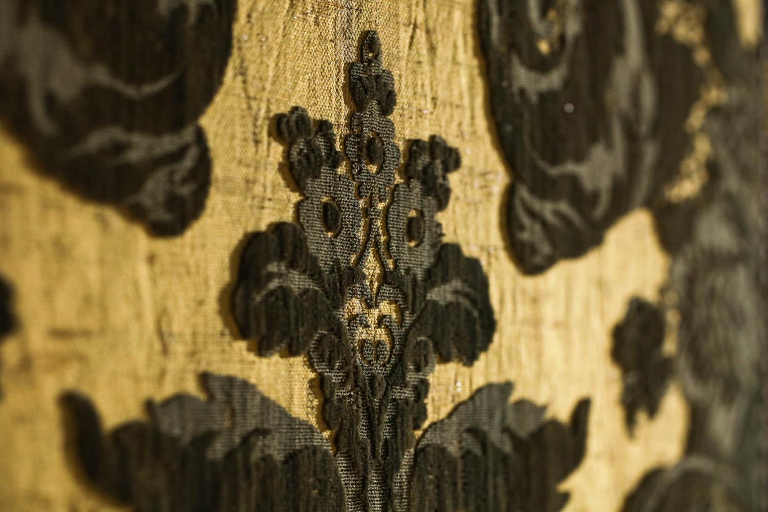 Velvet screen from the 30's / 40's French gold and black - G329 In Fair Condition In Lyon, FR