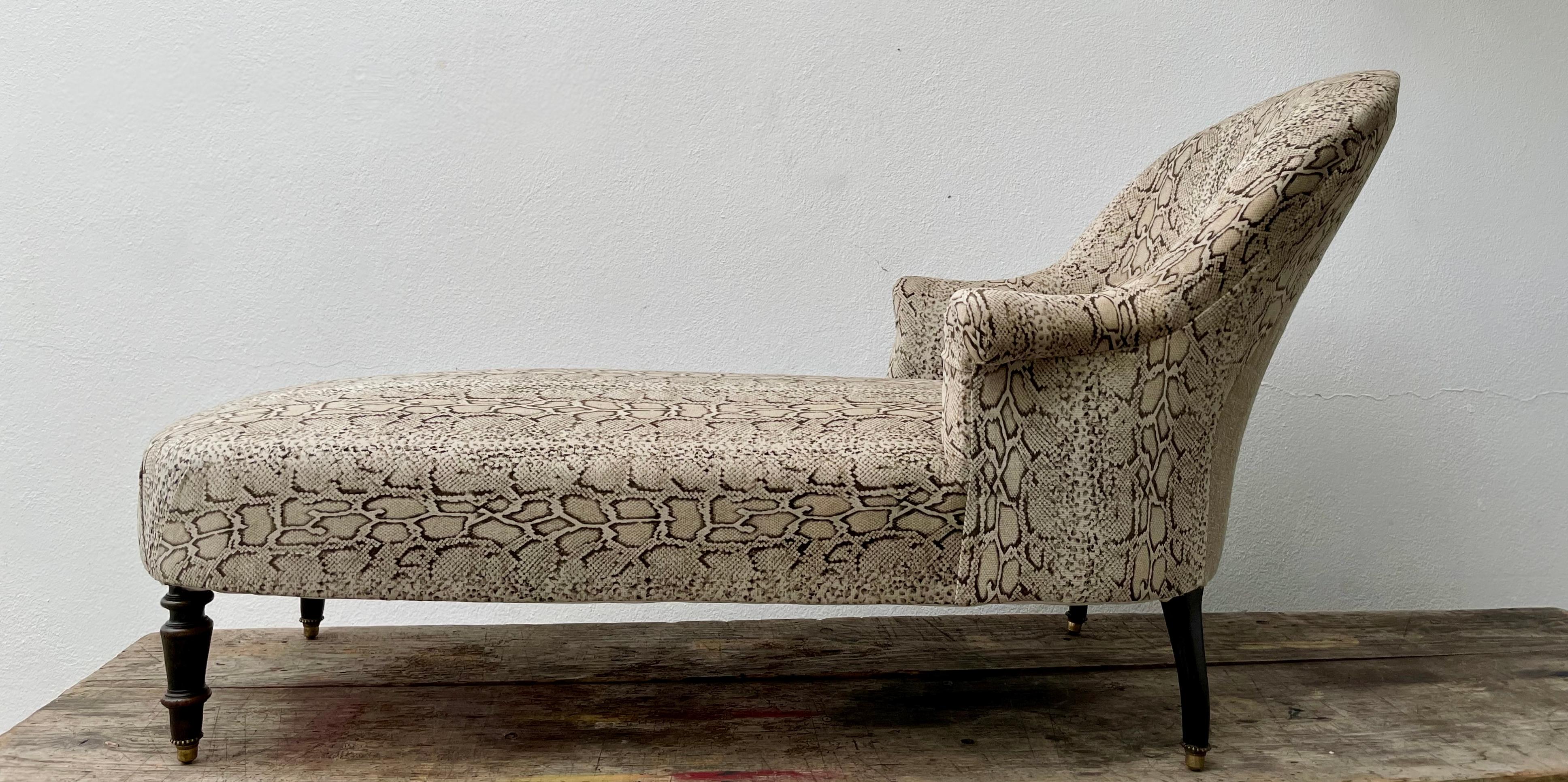 Chaise Longue with Velvet Snakeskin Print 4