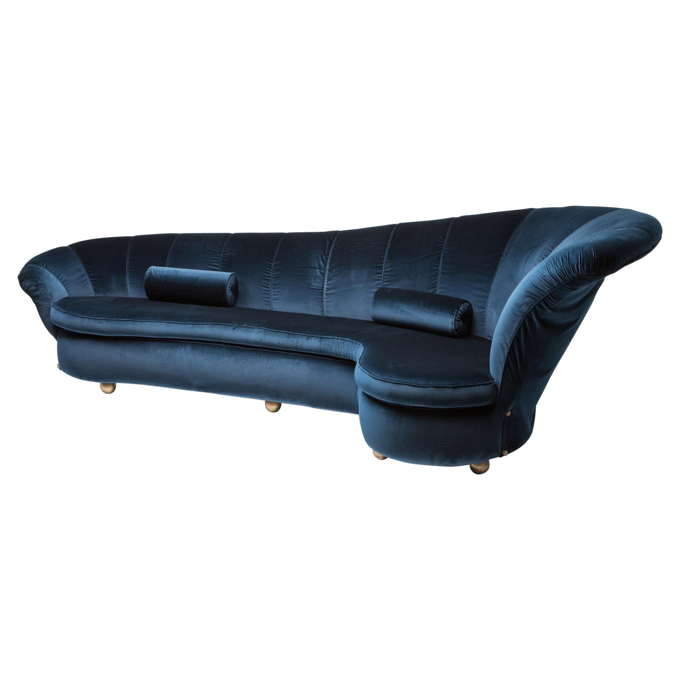 Italian glam couch, newly reupholstered blue velvet, round brass feet, attributed to Marzio Cecchi, circa 1970s, Italy

This piece has been reupholstered in a marvelous chic dark blue velvet which works really well with the round brass