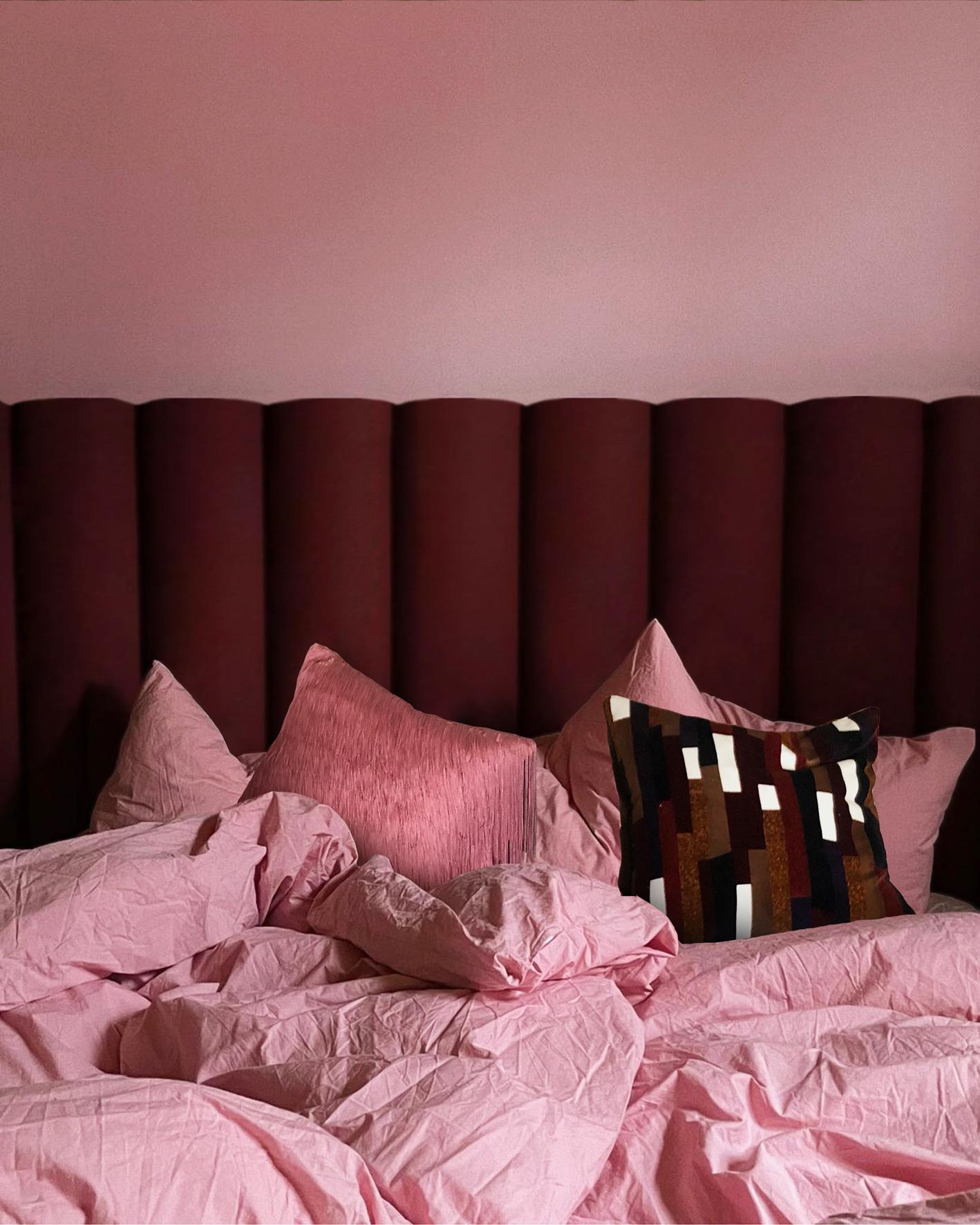 Tassel Pink Velvet Cushion For Sale 1