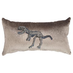 Velvet throw pillow & hand made embroidery - REX- by Mar de Doce