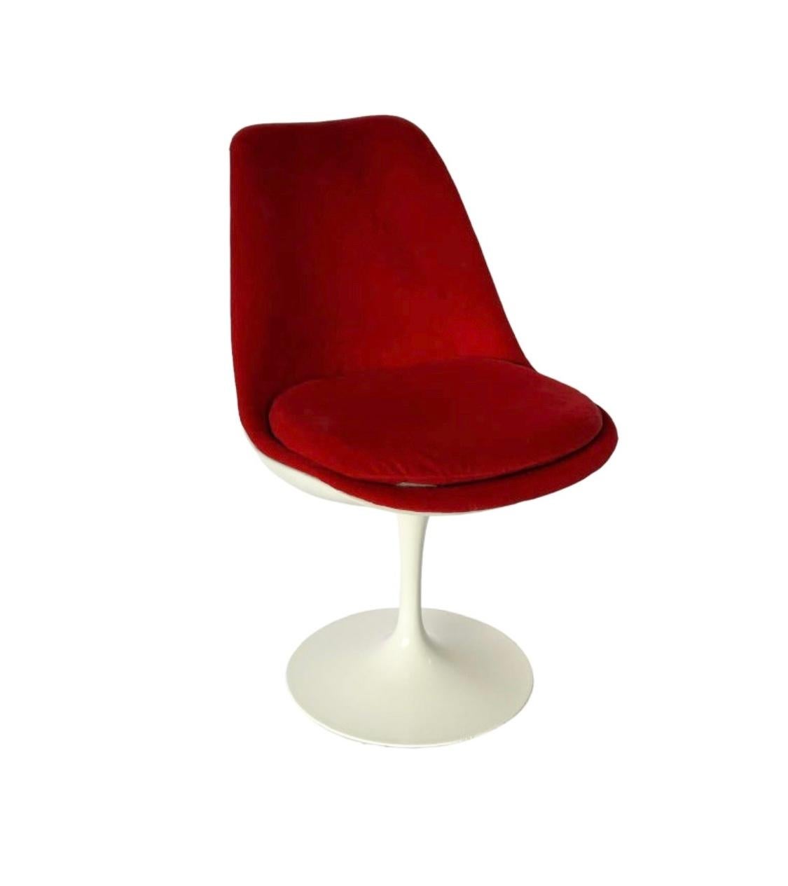 Absolutely beautiful and iconic Tulip side chair designed by Eero Saarinen and produced by Knoll. Cora 1970s production. Cast aluminum powder coated base, molded fiberglass shell, with red velvet inner shell and comfortable foam cushion. Cushion is