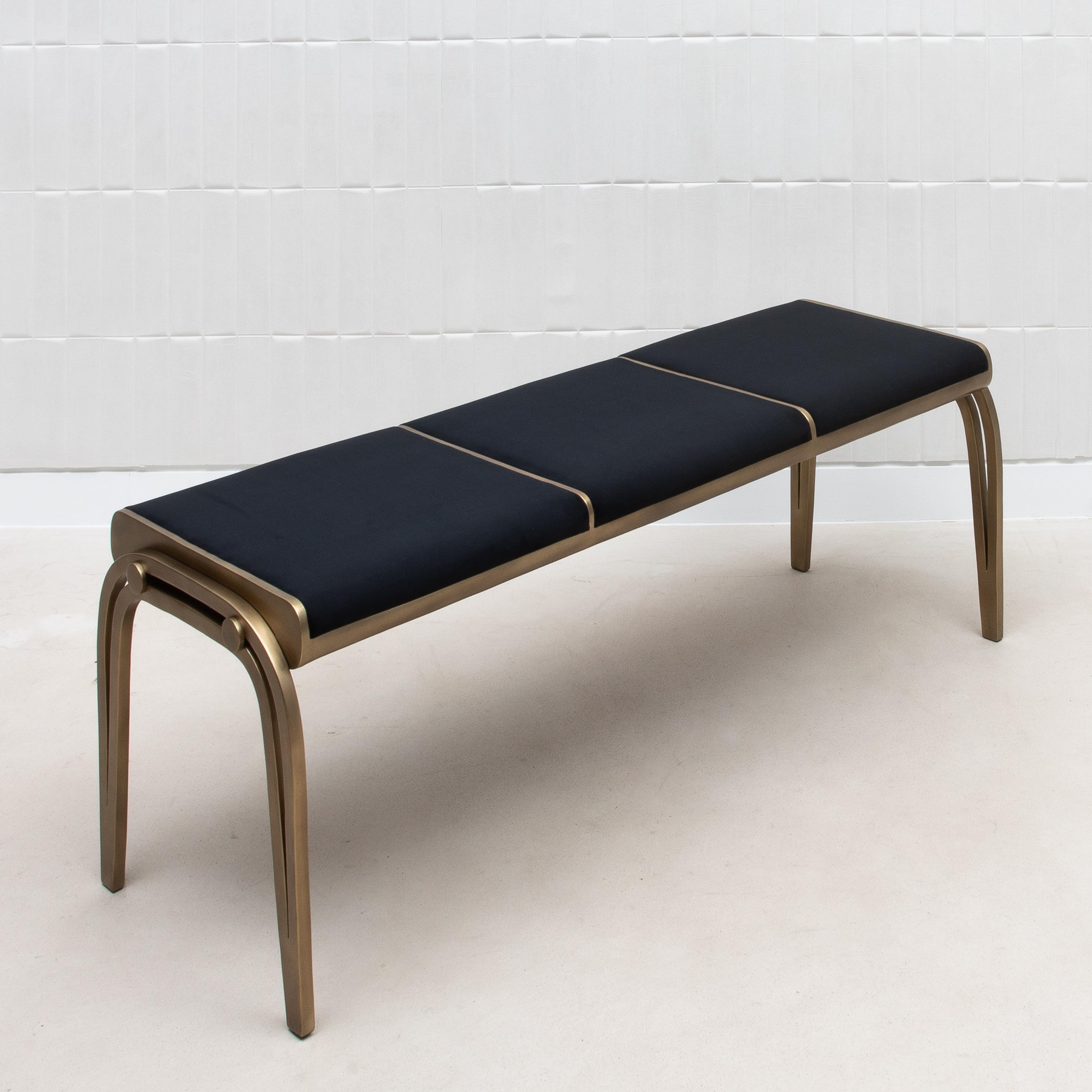 Sgabello imbottito in velluto con ottone patinato in bronzo di R&Y Augousti in vendita 4