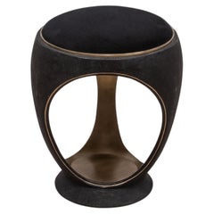 Taburete tapizado de terciopelo con piel de zapa y latón patinado bronce by R&Y Augousti