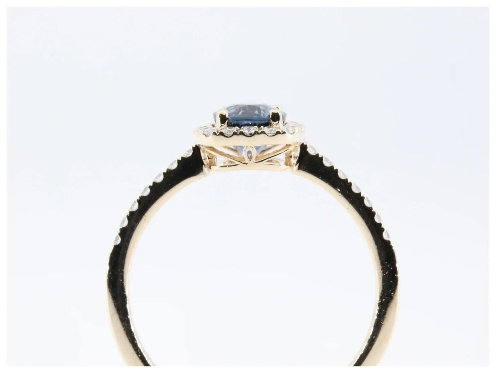 Brilliant Cut Velvety Blue Sapphire & Diamond Halo Ring in 14K Yellow Gold For Sale