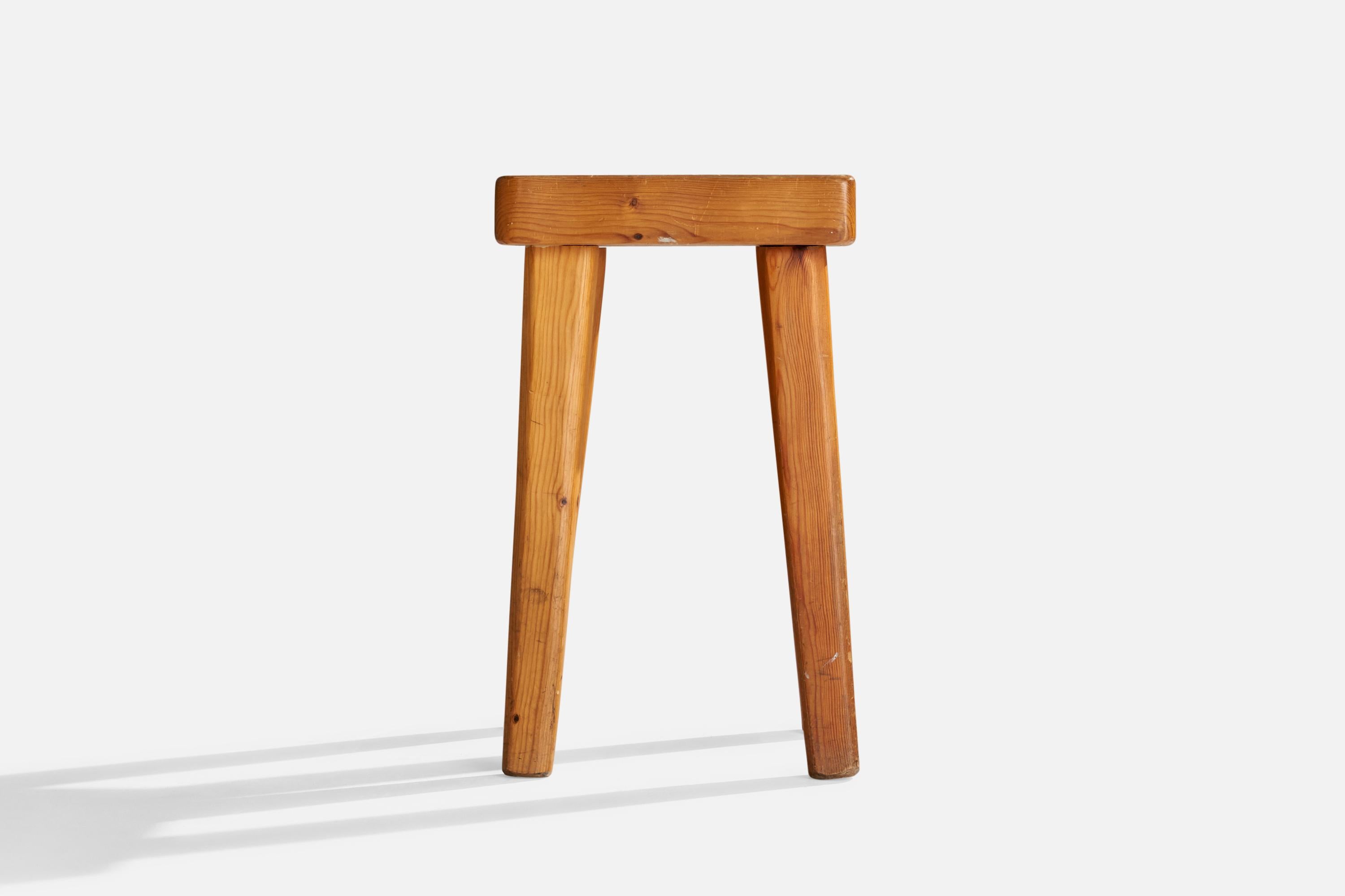 Tabouret Vemdalia, pin, Suède, années 1970 Bon état - En vente à High Point, NC