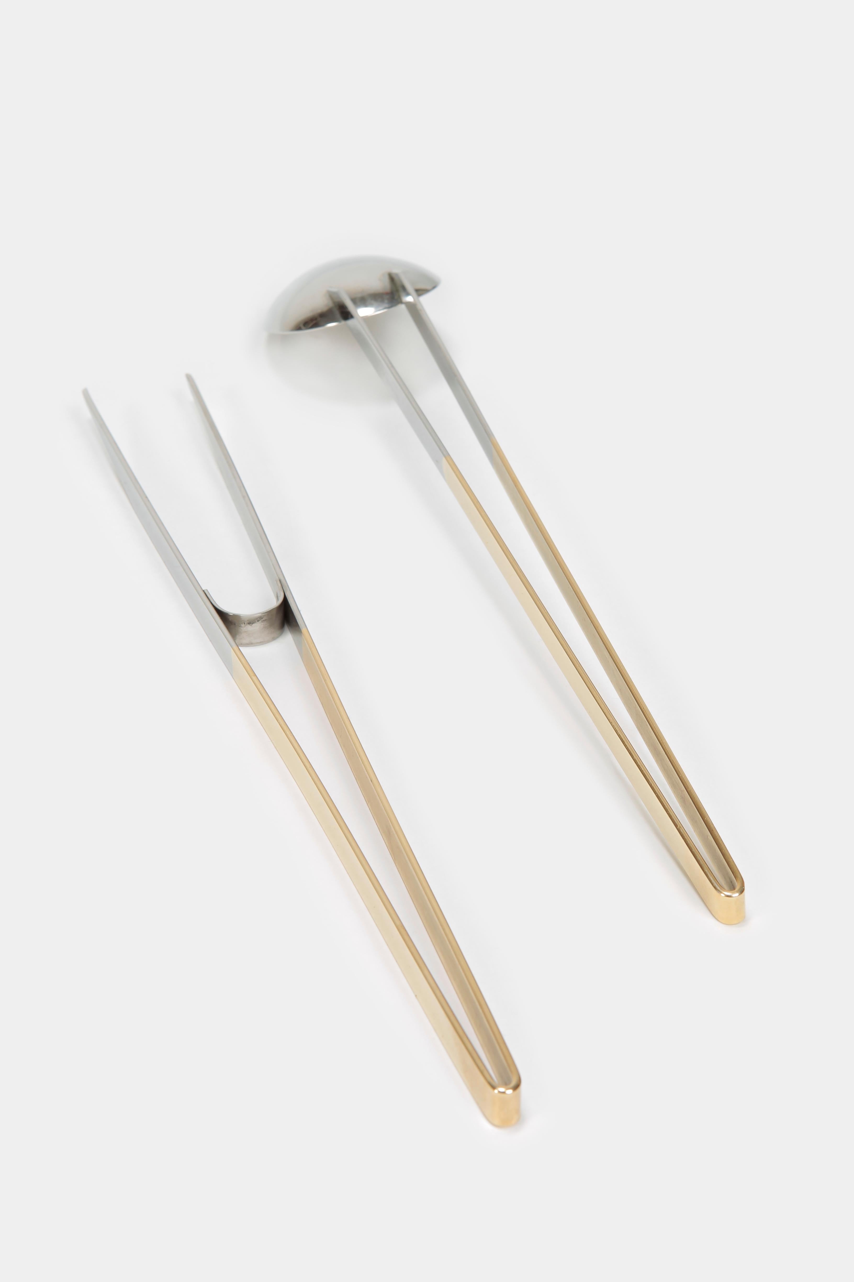 Vemi salad cutlery made of steel and brass manufactured in Italy in the eighties. Fork and spoon with brass handles. Can also be used to serve pasta or other dishes. Very distinctive design.