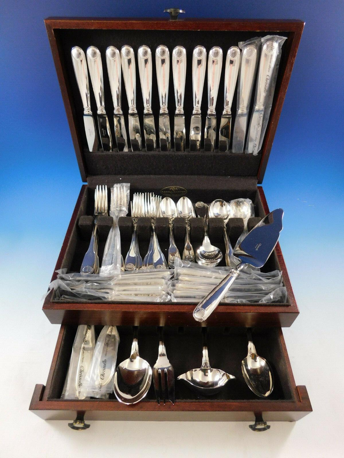 Unused dinner size Vendome Arcantia by Christofle France silver plated flatware set, 90 pieces. This pattern features the same shell motif that adorned the ceremonial silverware used during the reign of King Louis XIV. This set includes:

12