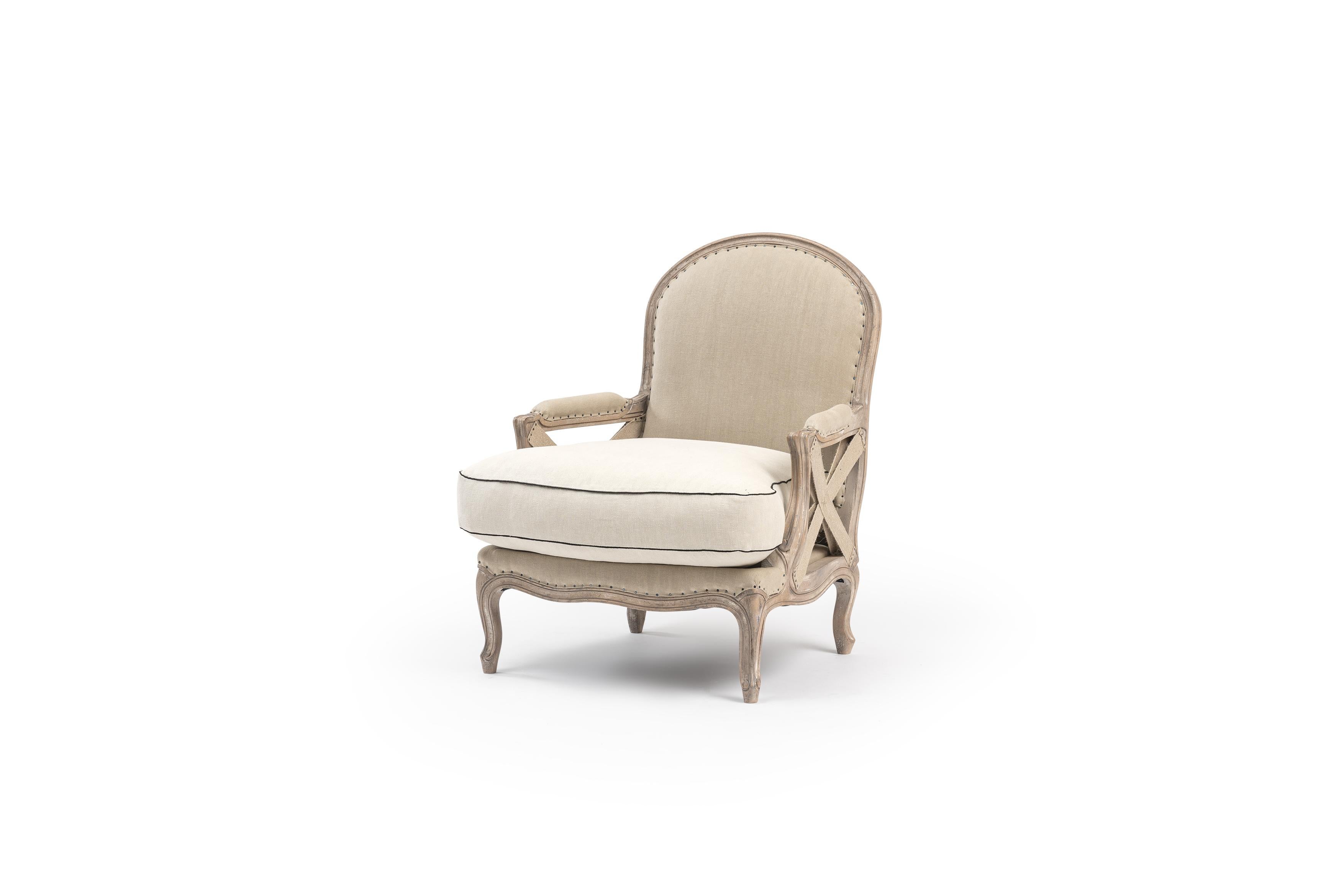 Sillón Vendome by RALPH M
Dimensiones: An 80 x Pr 77 x Al 92 cm. 
Materiales: Haya maciza, Tejido.

Detalles: 
Armazón: Haya maciza.
Carpintería: Mortaja y espiga.
Muelle del asiento: Cinchas elásticas entrelazadas.
Cojín de asiento: Mezcla de